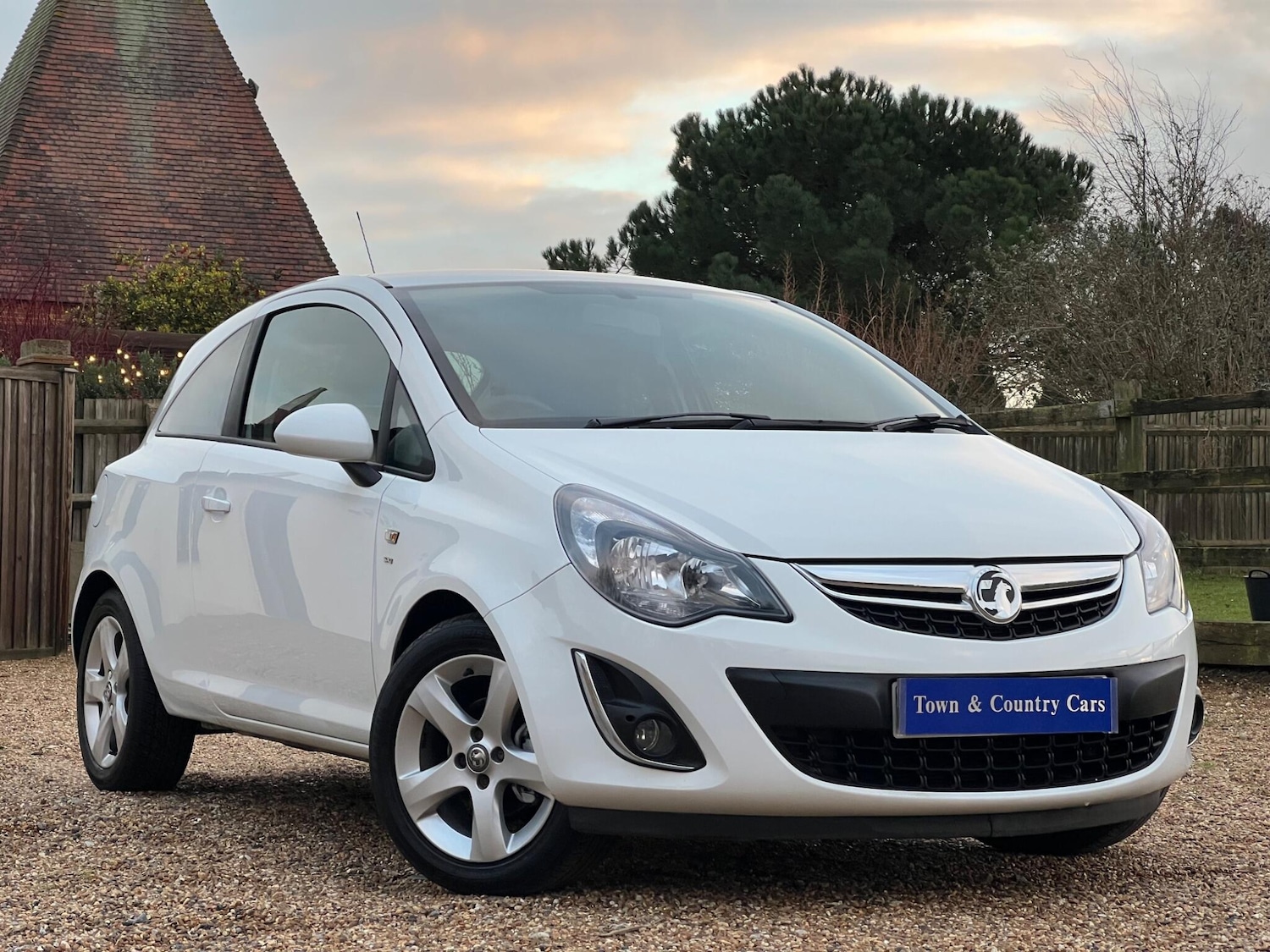Used Vauxhall Corsa 2012 for sale - 77330672: Photo 2