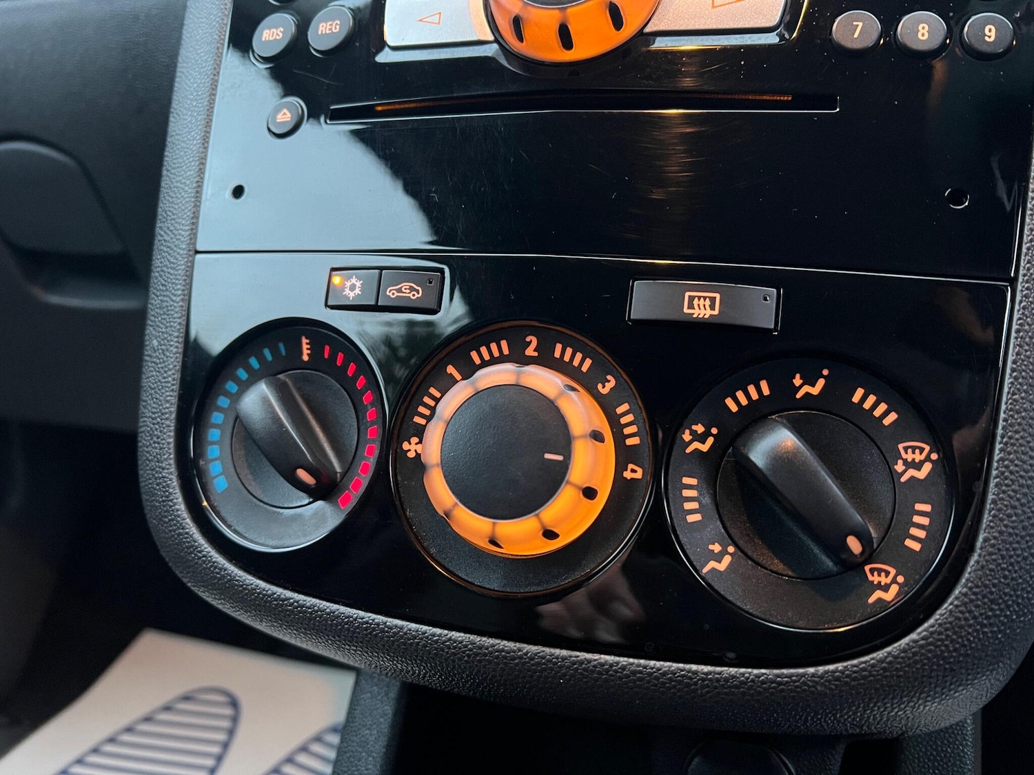 Used Vauxhall Corsa 2012 for sale - 77330672: Photo 32