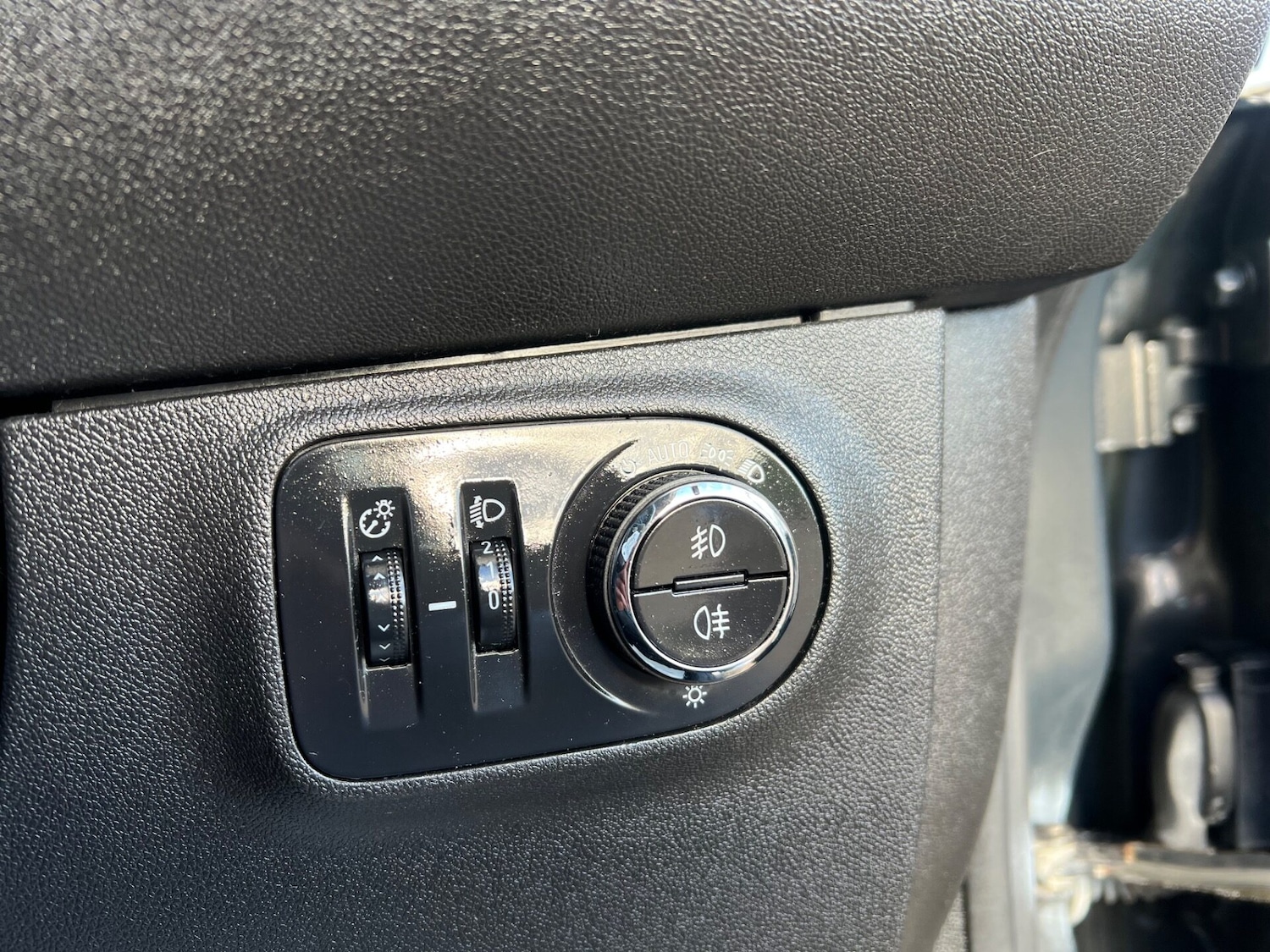 Used Vauxhall Corsa 2015 for sale - 77654373: Photo 28