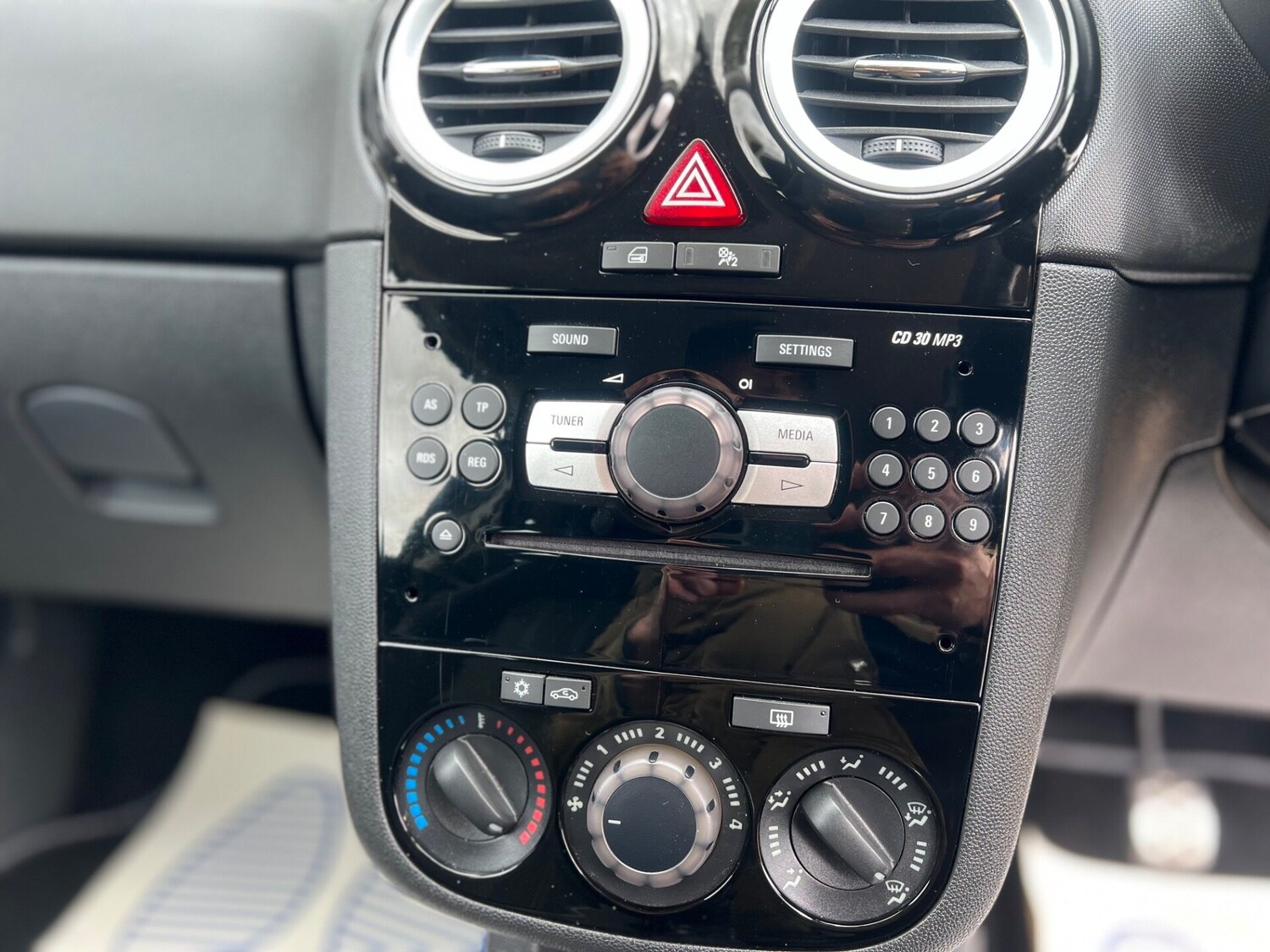 Used Vauxhall Corsa 2012 for sale - 78070109: Photo 34