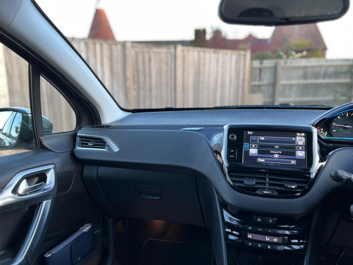 Used Peugeot 2008 2015 for sale - 77103527: Photo 24