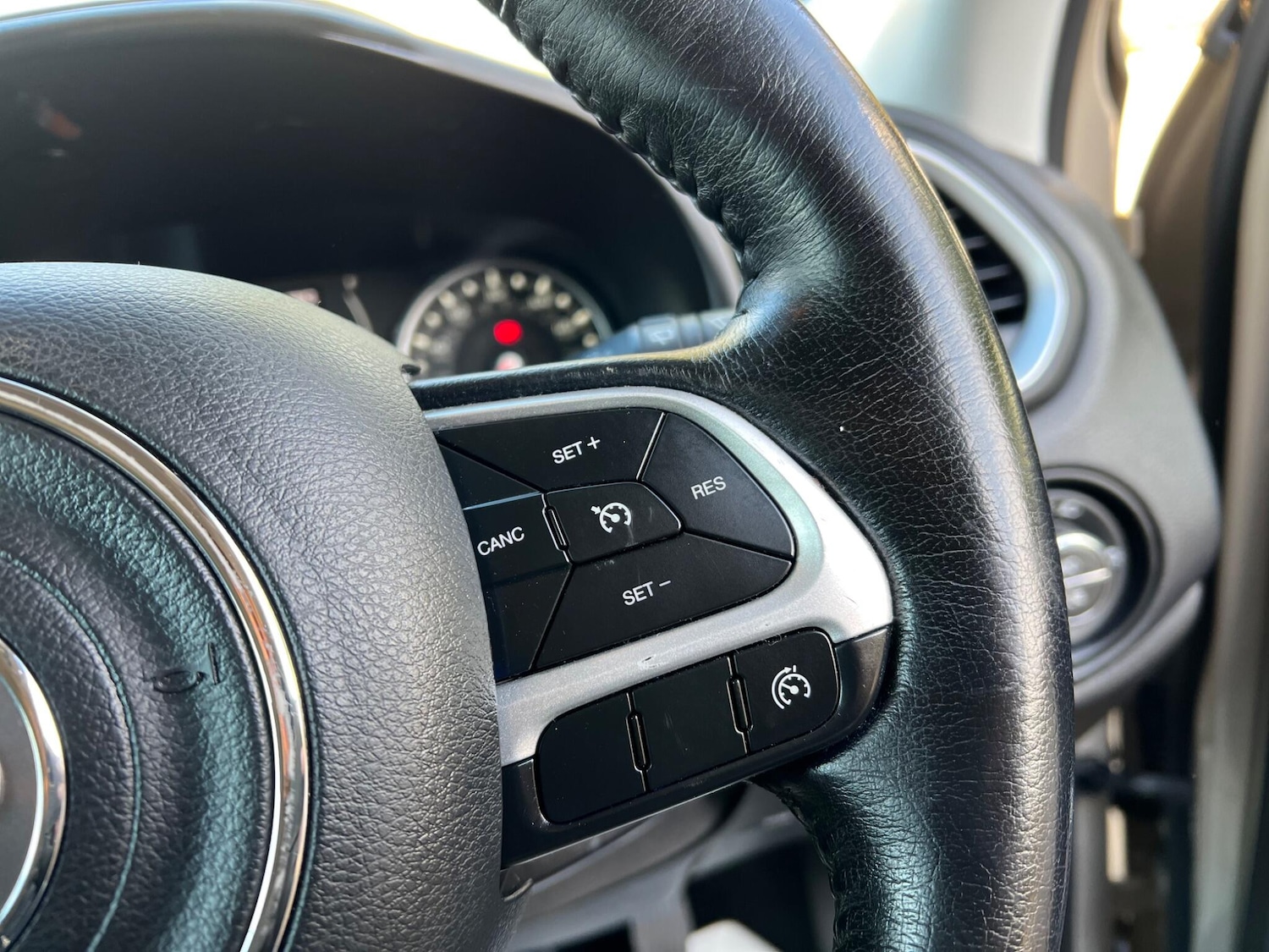 Used Jeep Renegade 2016 for sale - 76691124: Photo 30