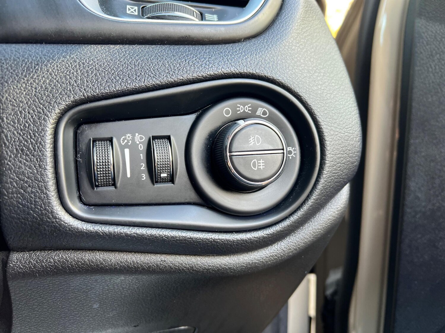 Used Jeep Renegade 2016 for sale - 76691124: Photo 32