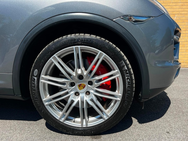 Used Porsche Cayenne 2010 for sale - 63078390: Photo 8