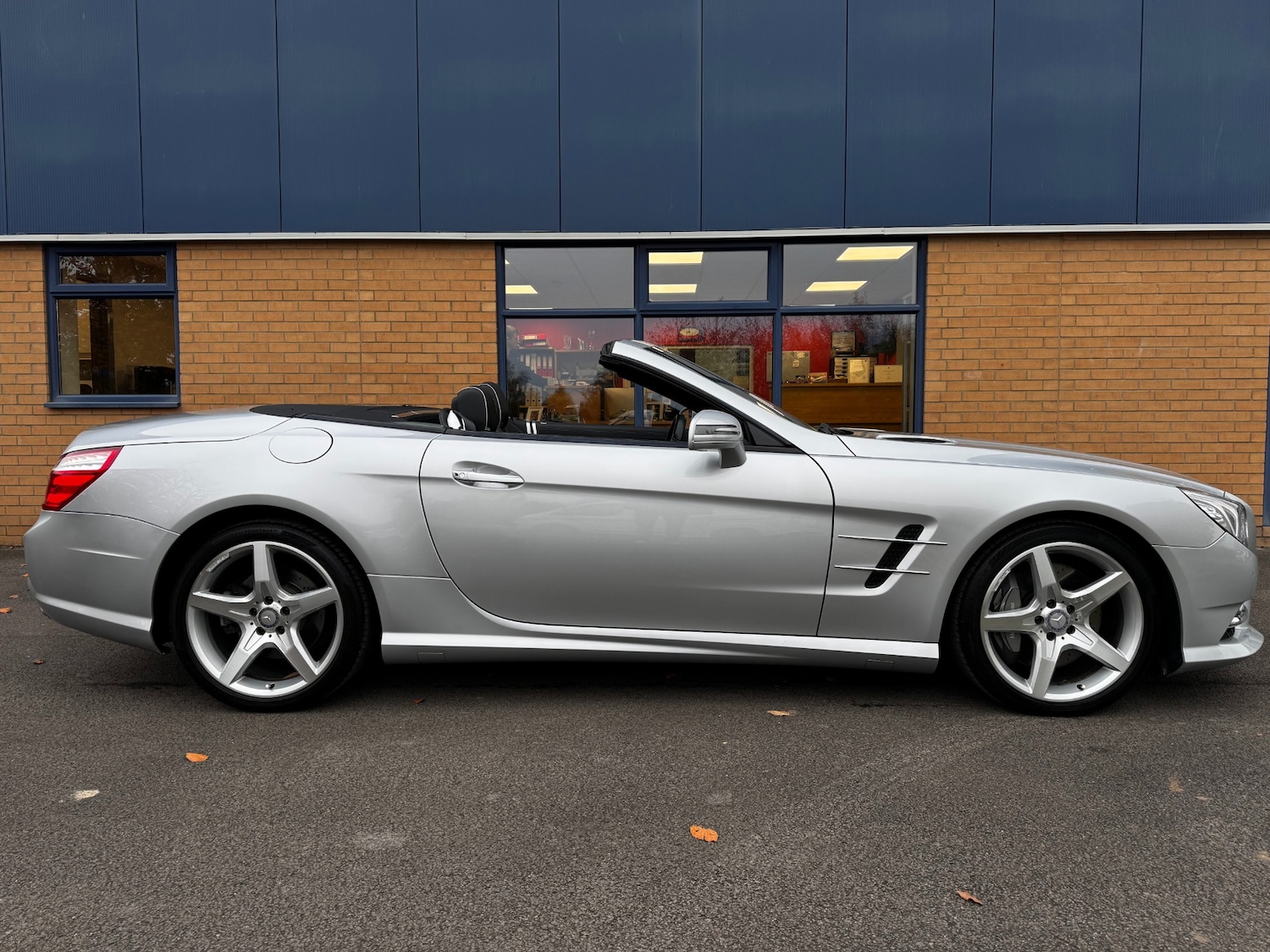 Used Mercedes-Benz SL 2012 for sale - 72776062: Photo 3
