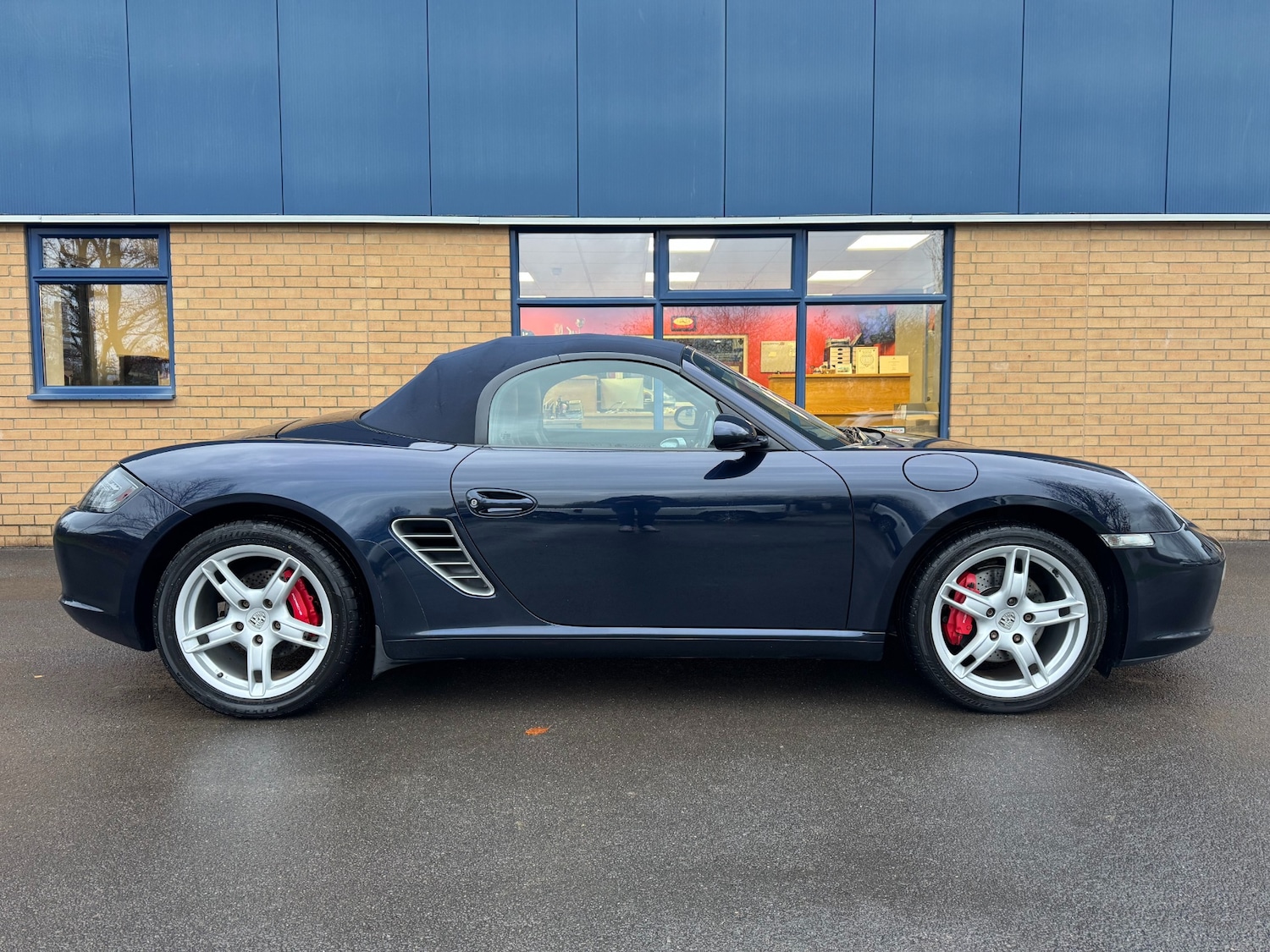Used Porsche Boxster 2006 for sale - 76541640: Photo 2