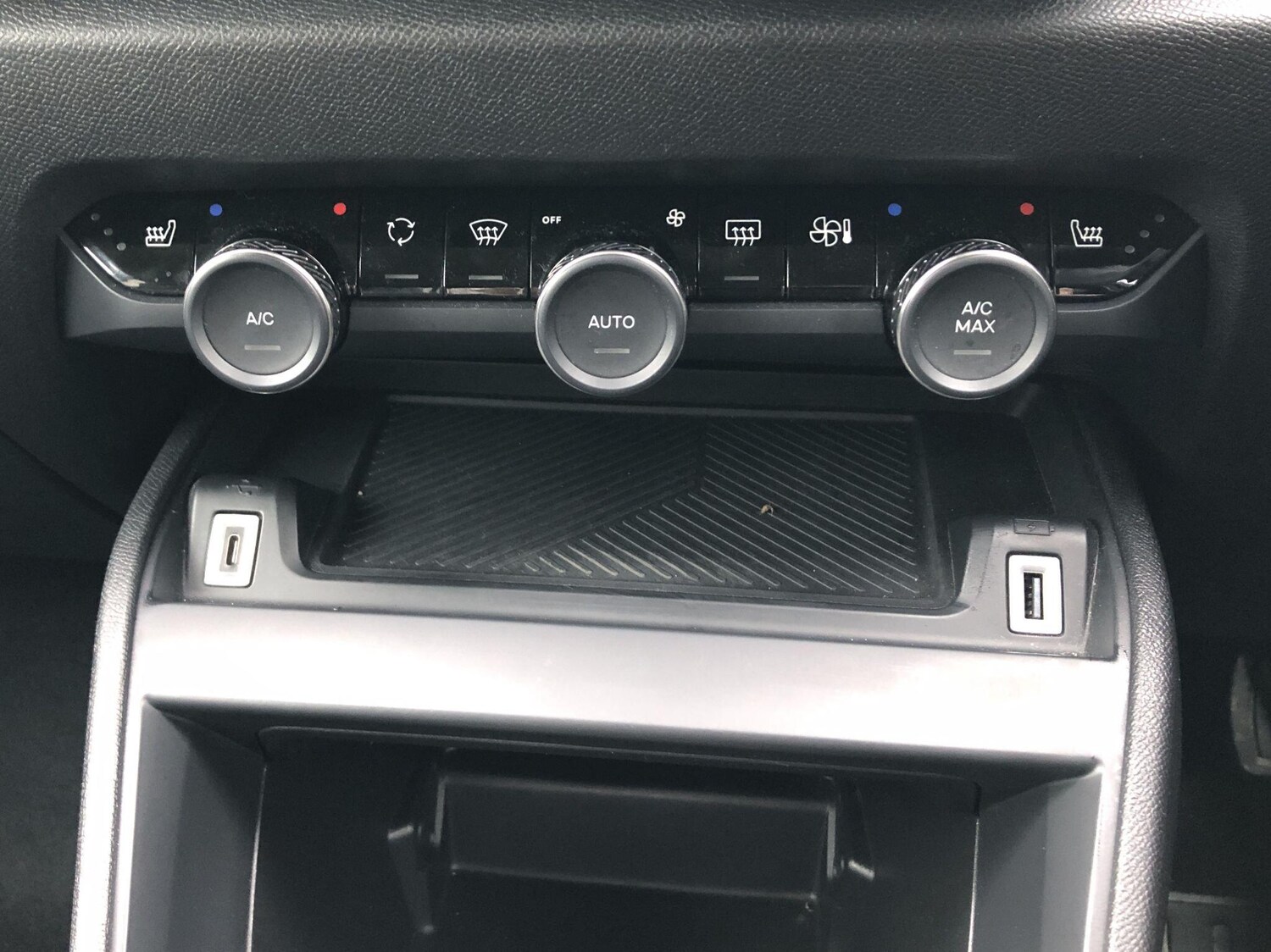 Used Citroen e-C4 2023 for sale - 76398080: Photo 17