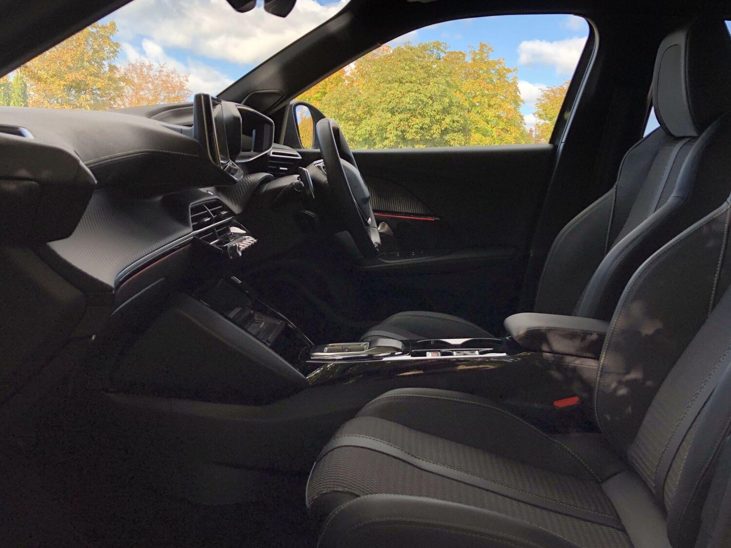 Used Peugeot 2008 2024 for sale - 75965799: Photo 3