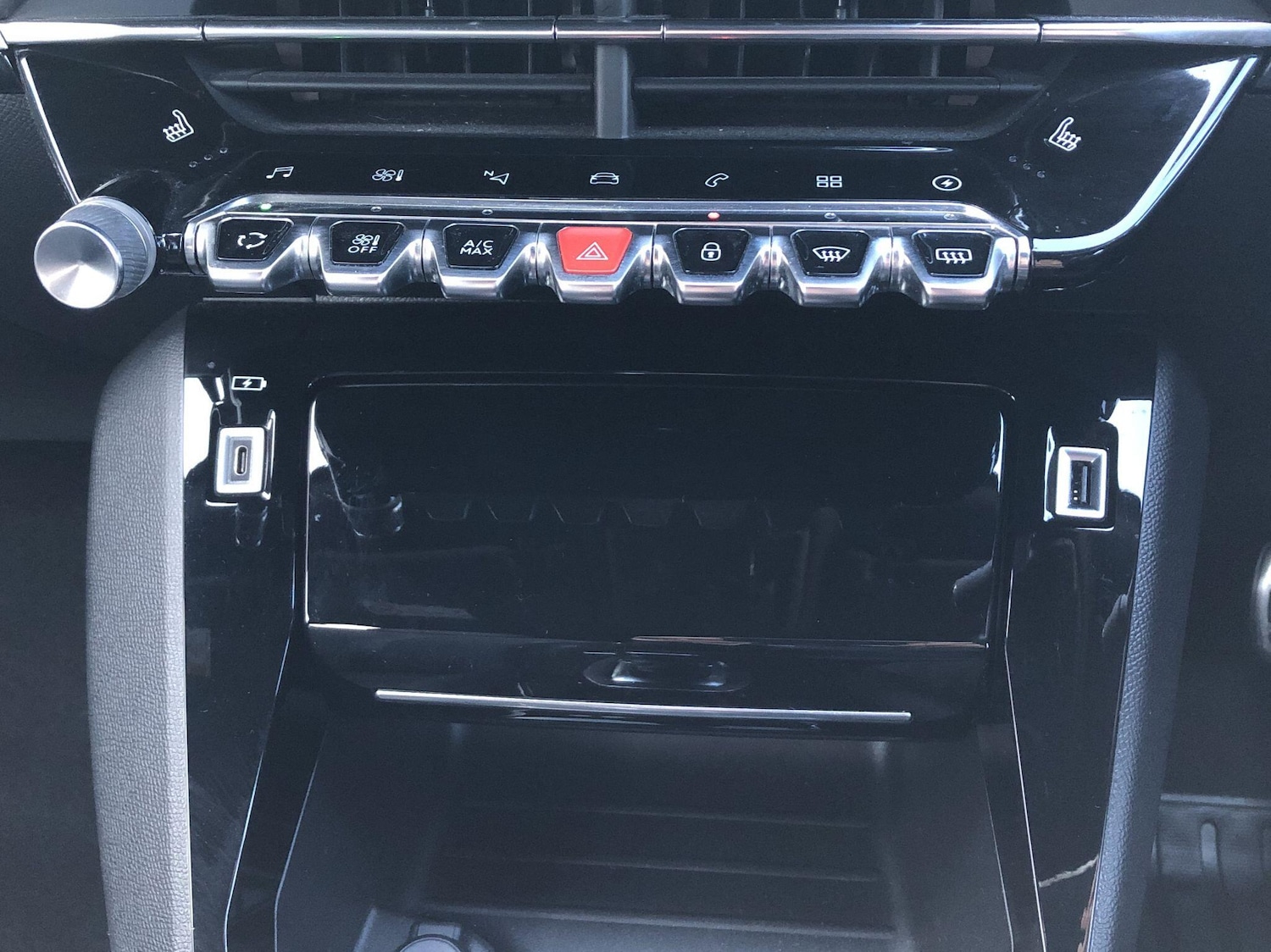 Used Peugeot E-2008 2021 for sale - 76549541: Photo 11