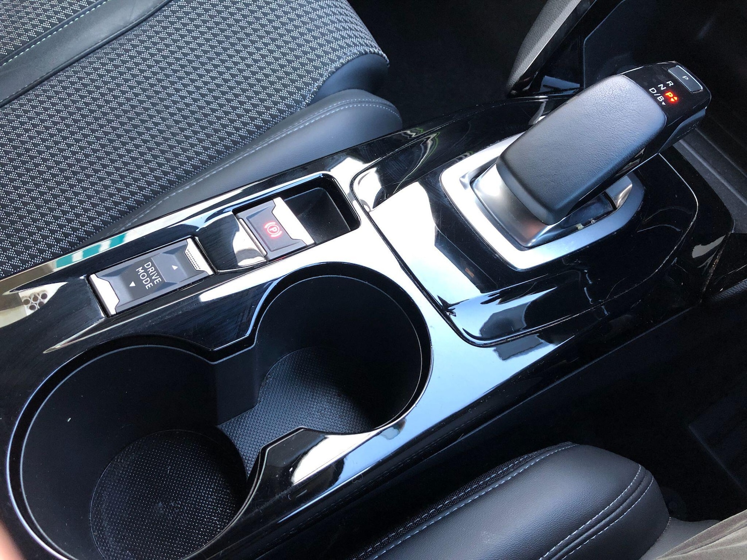 Used Peugeot E-2008 2021 for sale - 76549541: Photo 14