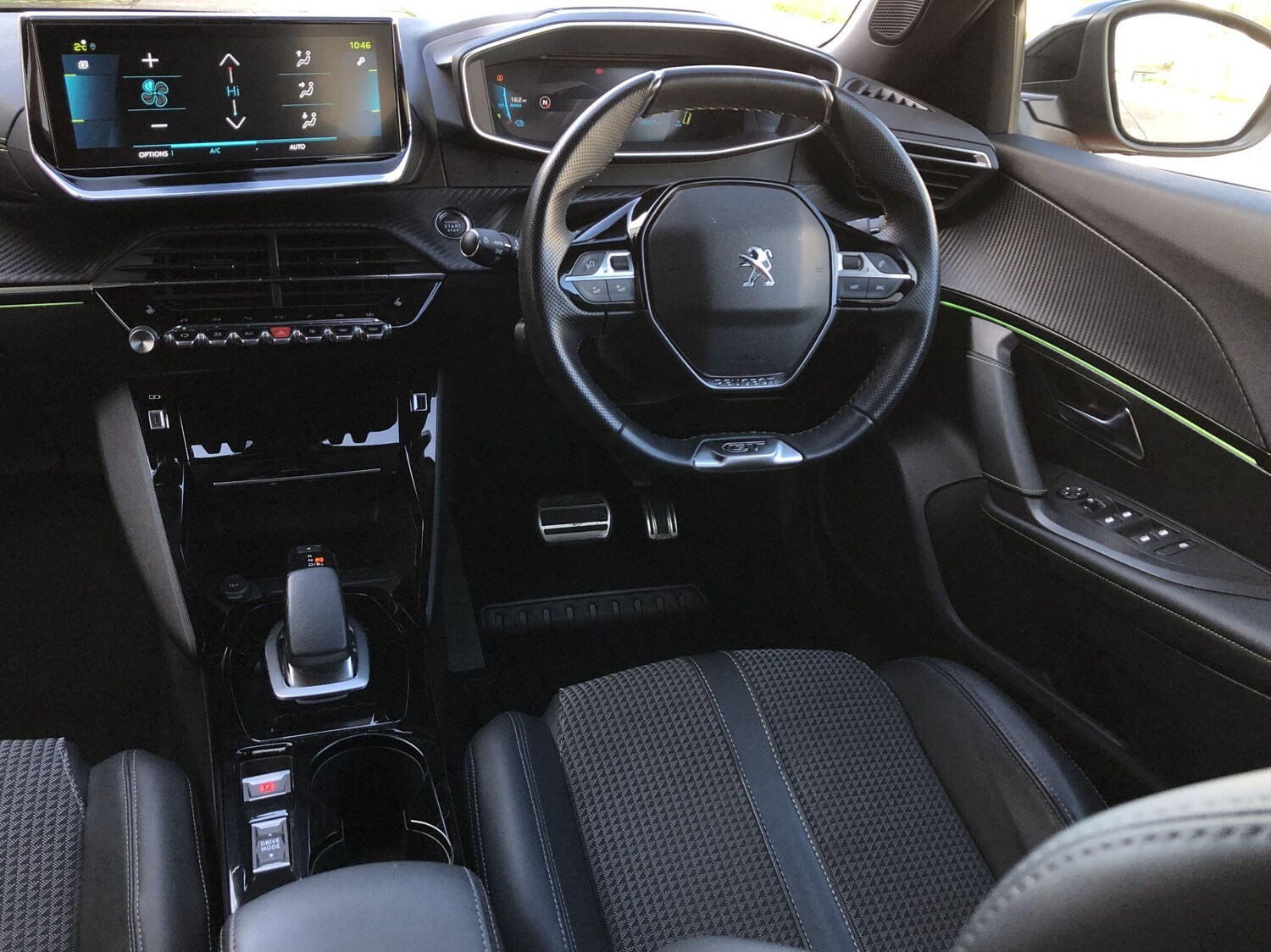 Used Peugeot E-2008 2021 for sale - 76549541: Photo 18