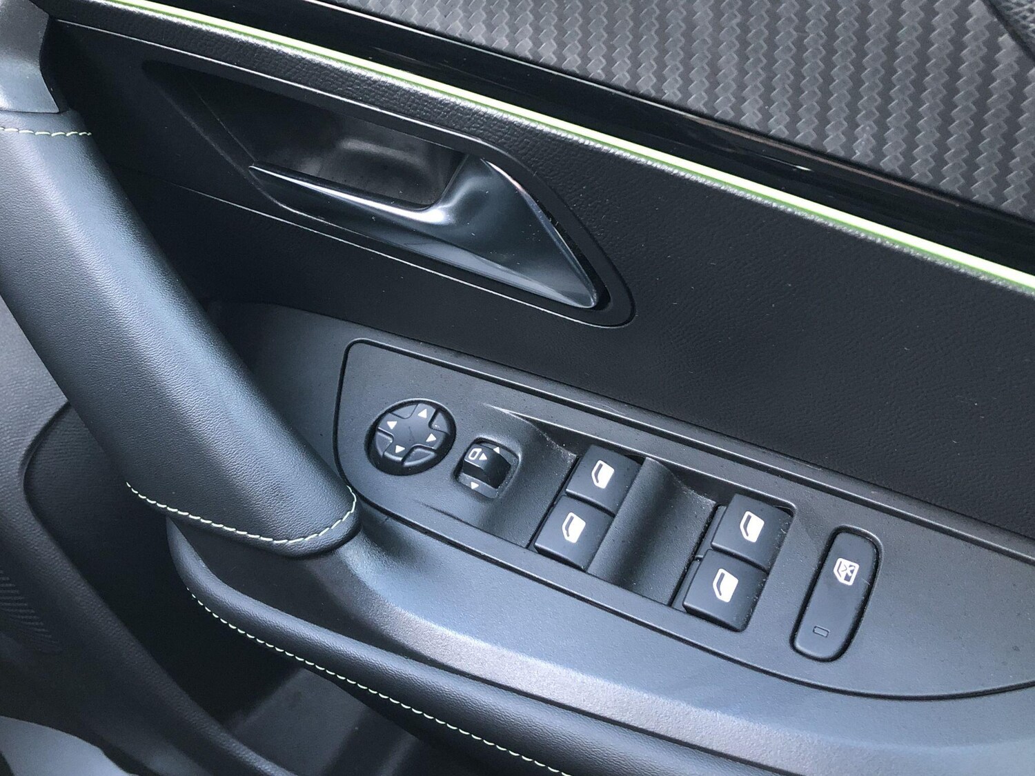 Used Peugeot E-2008 2021 for sale - 76549541: Photo 27