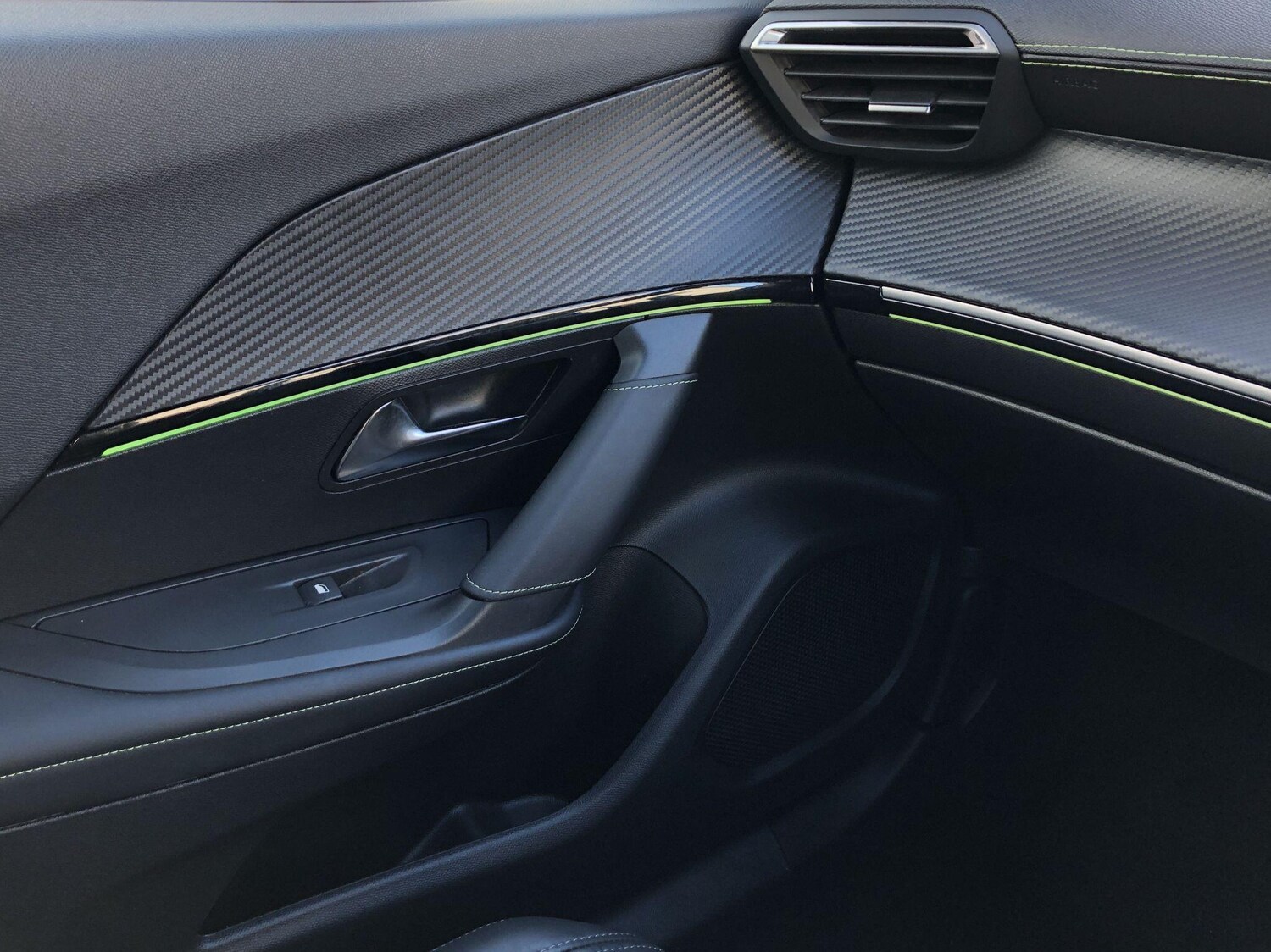 Used Peugeot E-2008 2021 for sale - 76549541: Photo 29