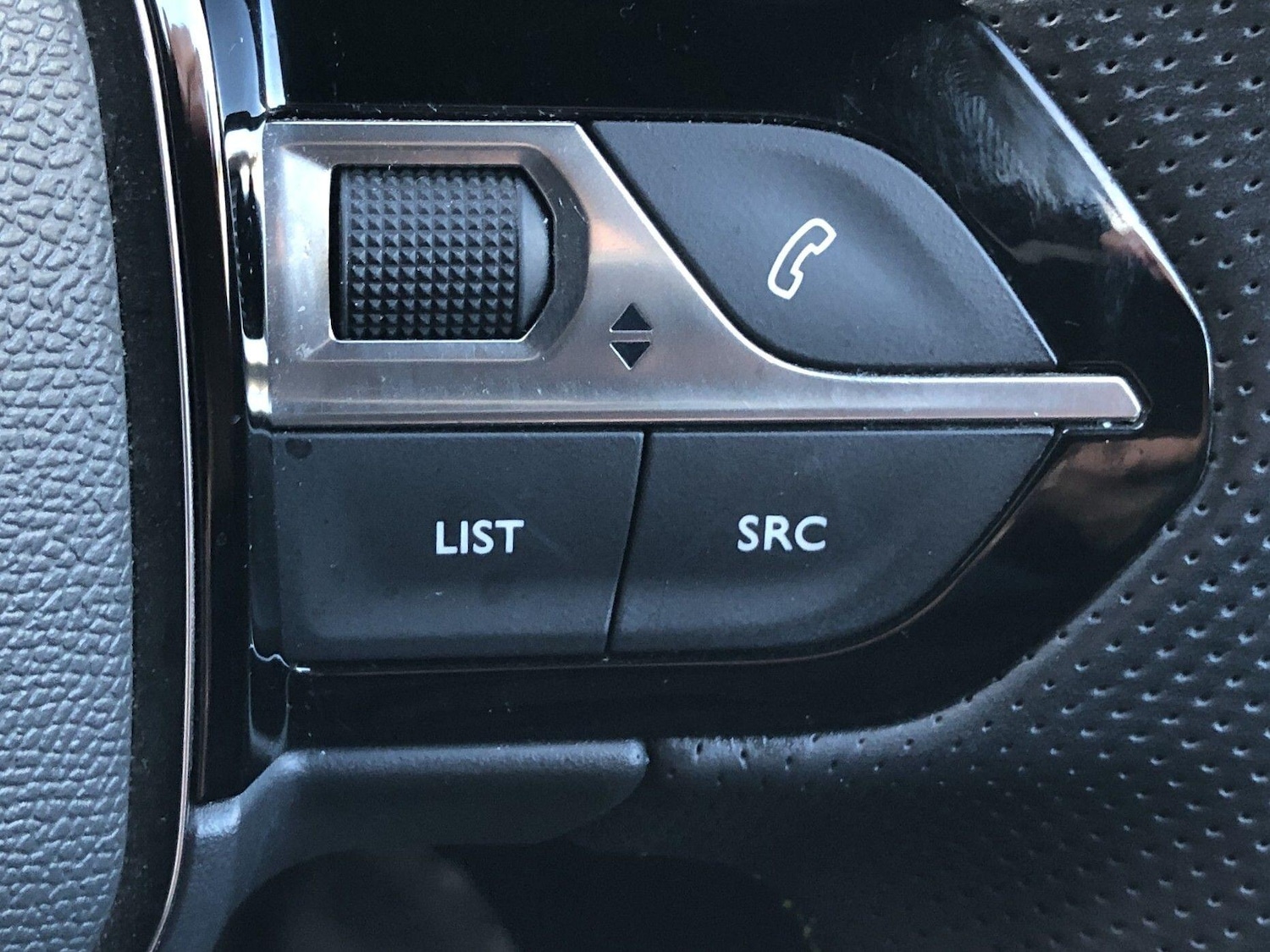 Used Peugeot E-2008 2021 for sale - 76549541: Photo 32