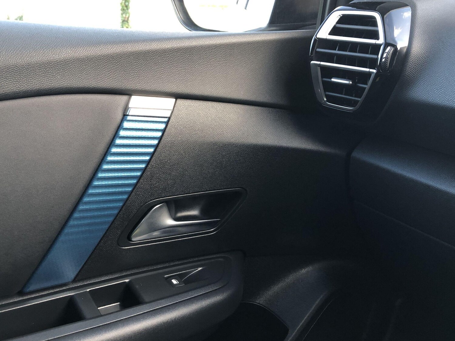 Used Citroen e-C4 2024 for sale - 76728760: Photo 34