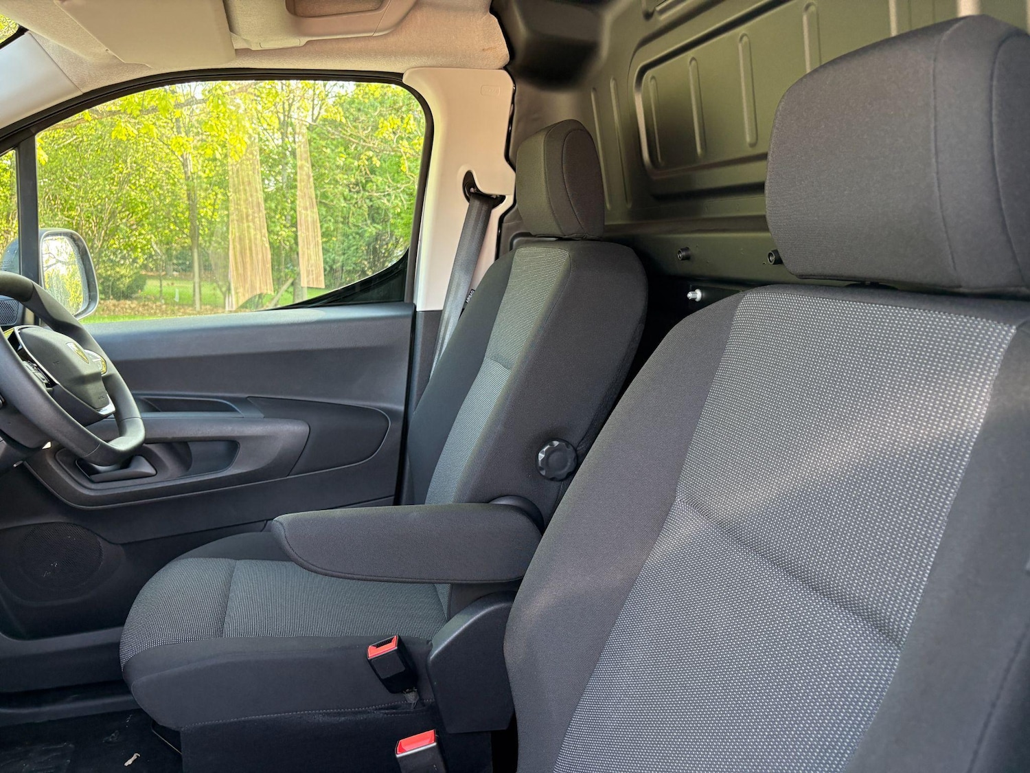 Used Peugeot e-Partner 2024 for sale - 76360552: Photo 19