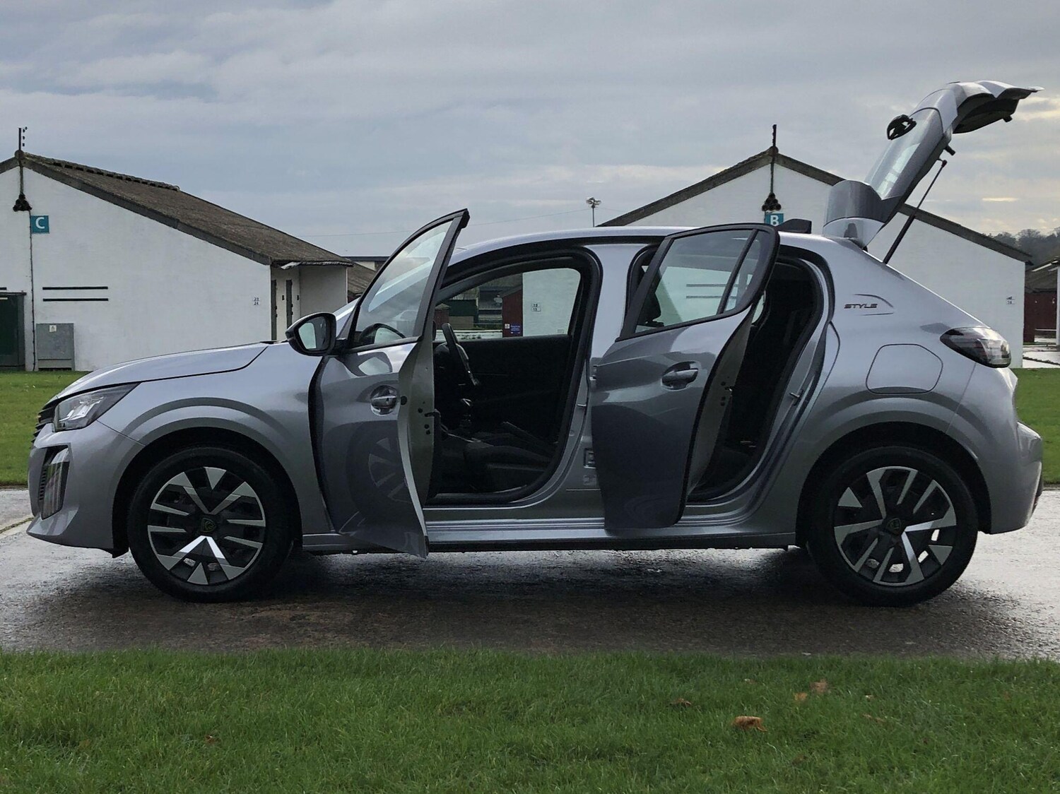 Used Peugeot 208 2025 for sale - 76573430: Photo 13