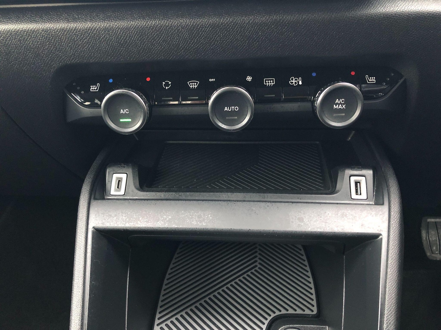 Used Citroen e-C4 2023 for sale - 77066716: Photo 16