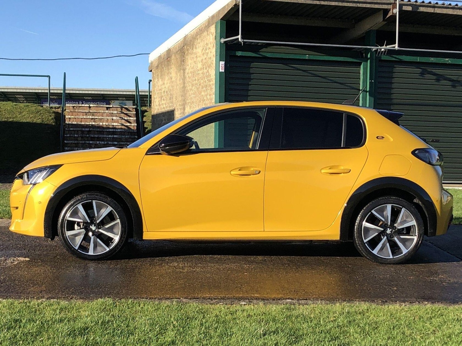 Used Peugeot E-208 2021 for sale - 77090815: Photo 13