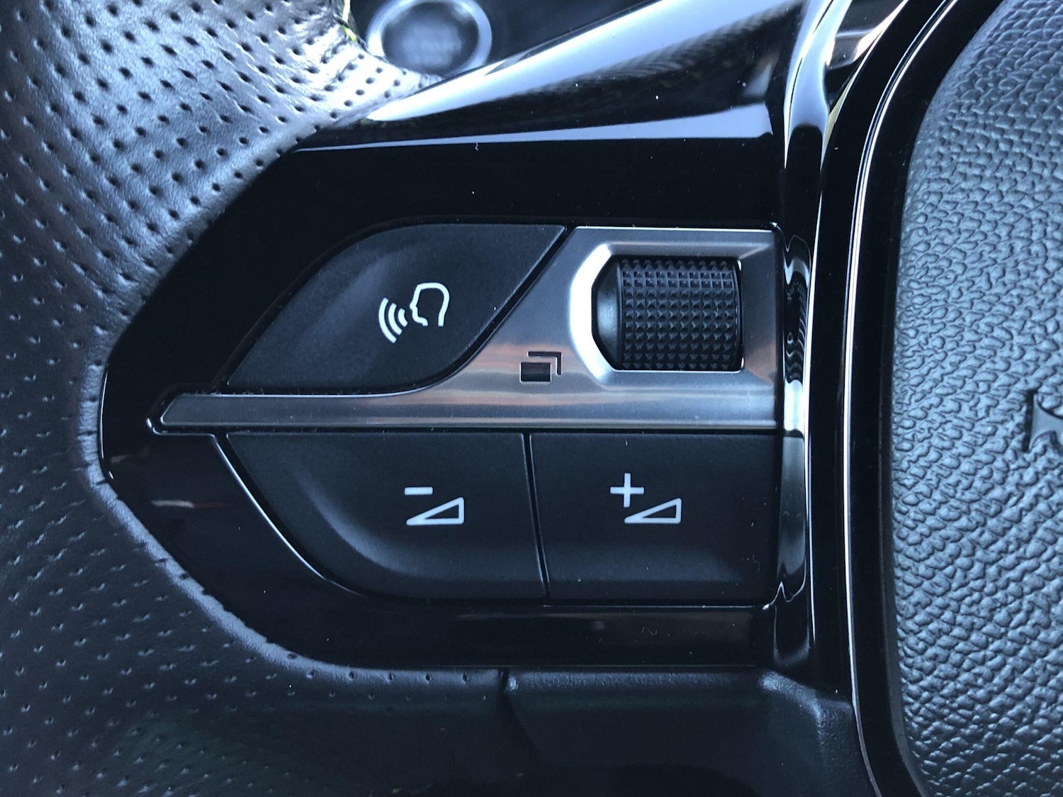 Used Peugeot E-208 2021 for sale - 77090815: Photo 31