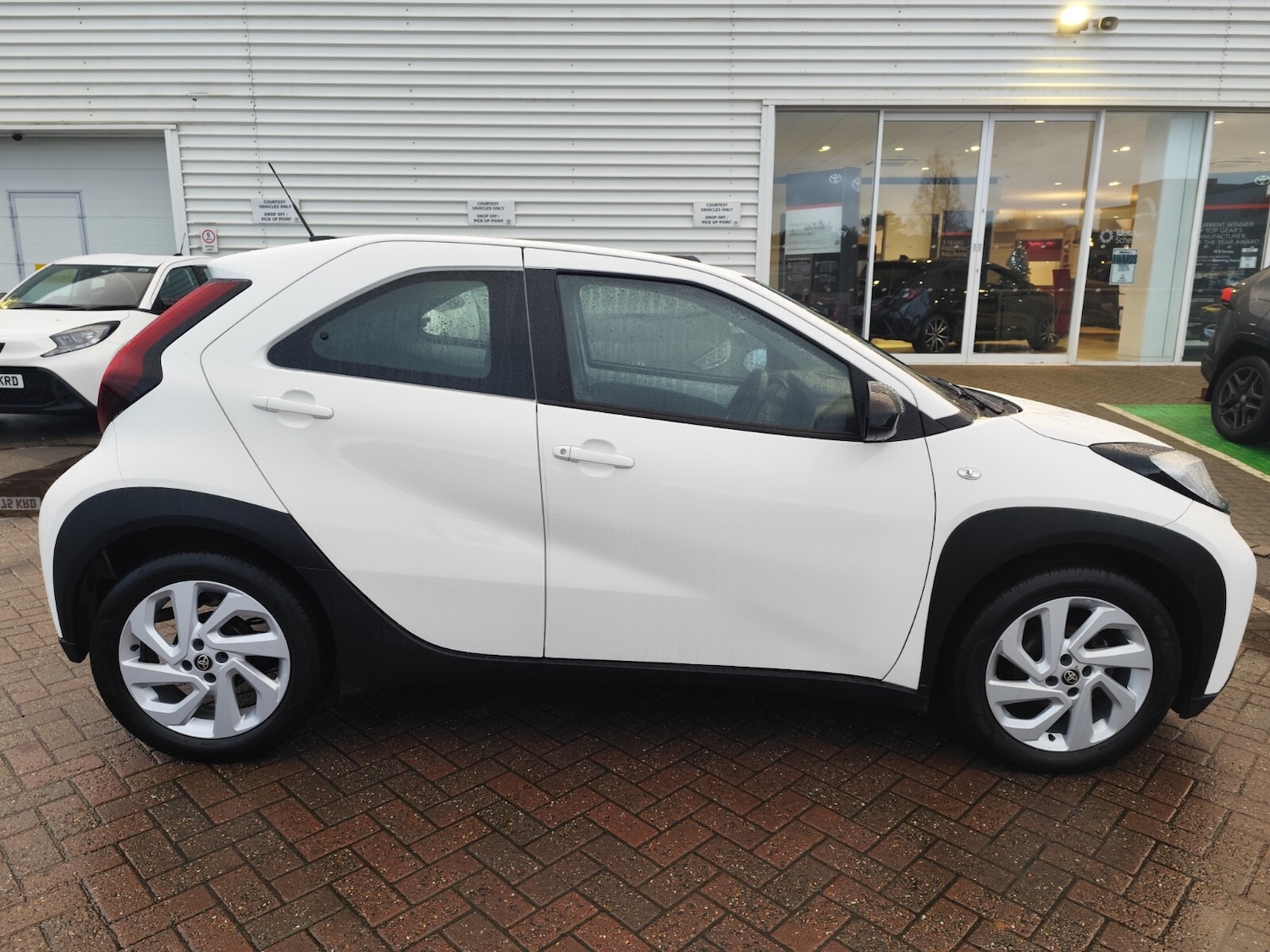 Used Toyota Aygo X 2023 for sale - 76817811: Photo 2