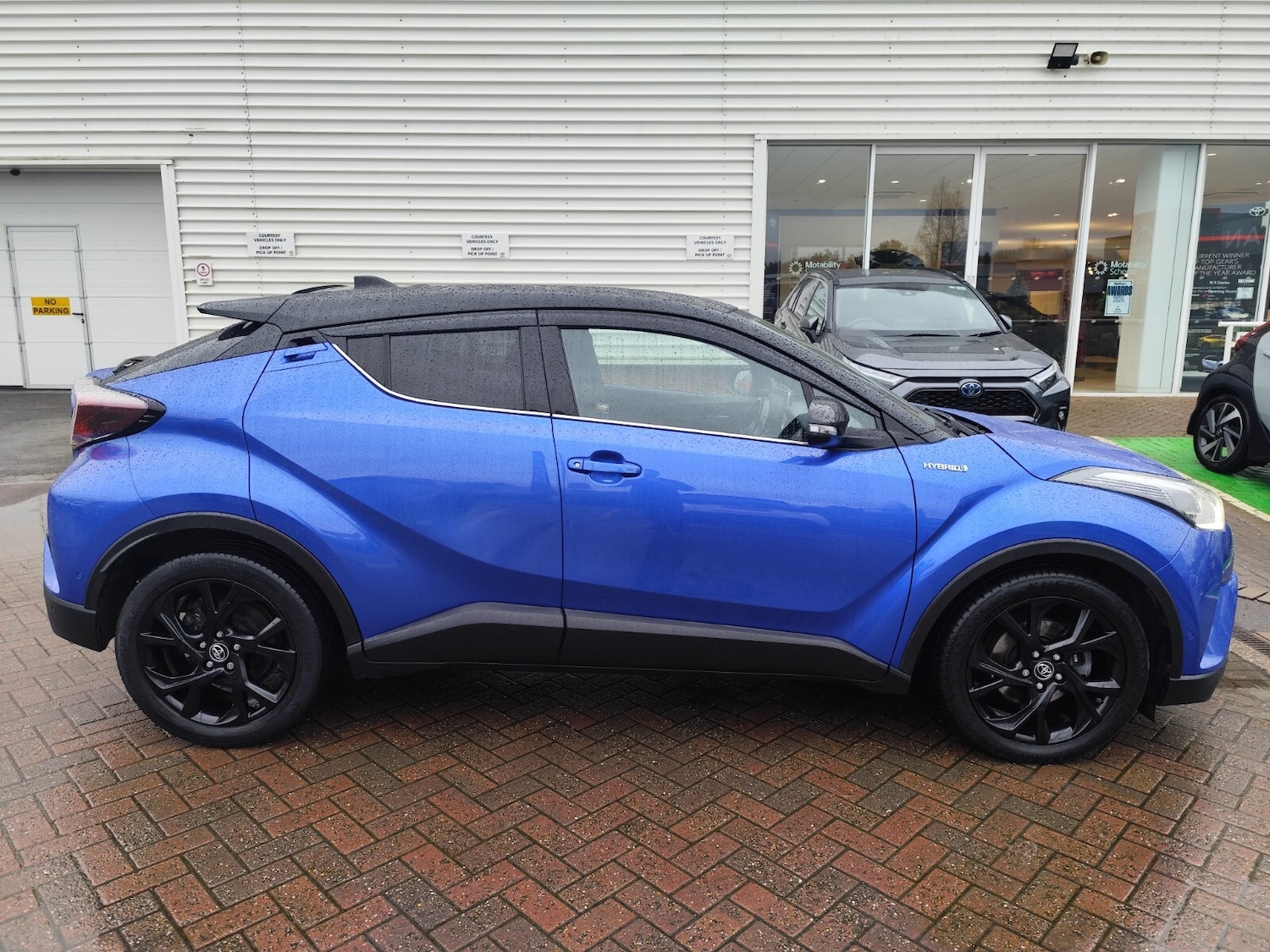 Used Toyota C-HR 2019 for sale - 76933259: Photo 2