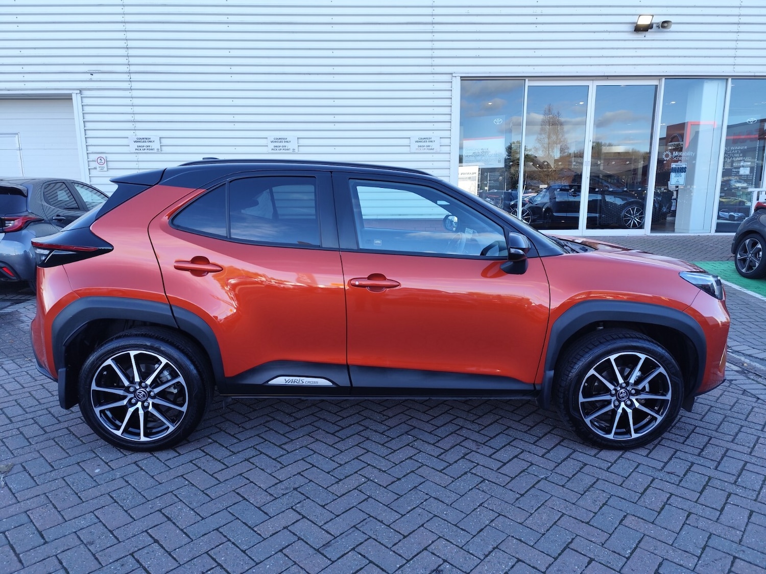 Used Toyota Yaris Cross 2023 for sale - 76623591: Photo 2