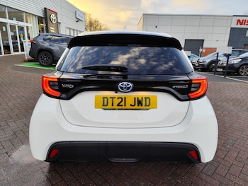 Used Toyota Yaris 2021 for sale - 76796519: Photo