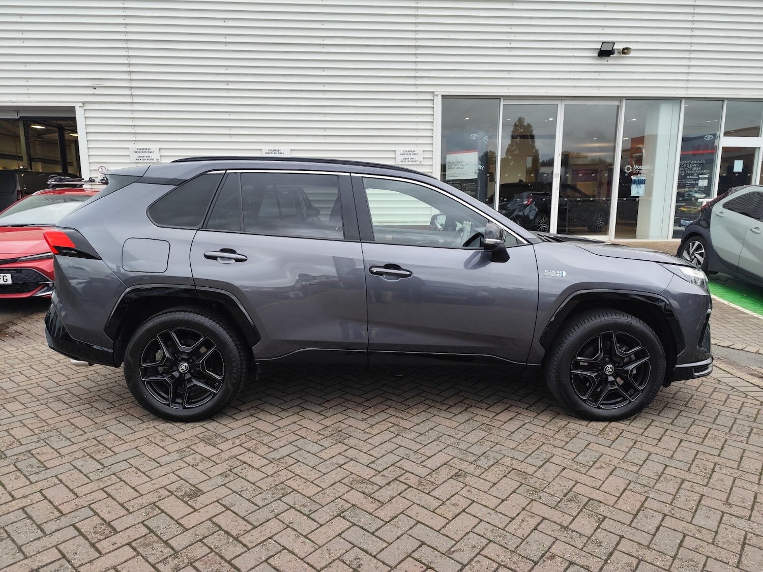 Used Toyota RAV4 2024 for sale - 76428159: Photo 2