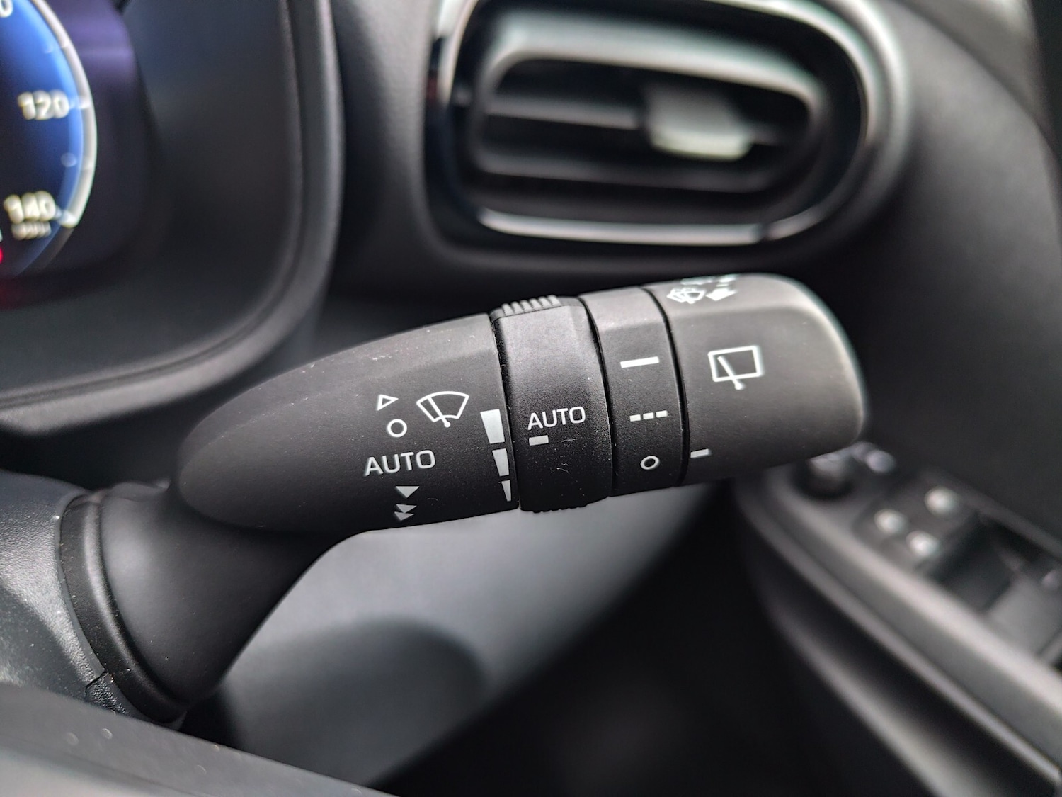 Used Toyota Yaris Cross 2024 for sale - 77413920: Photo 21