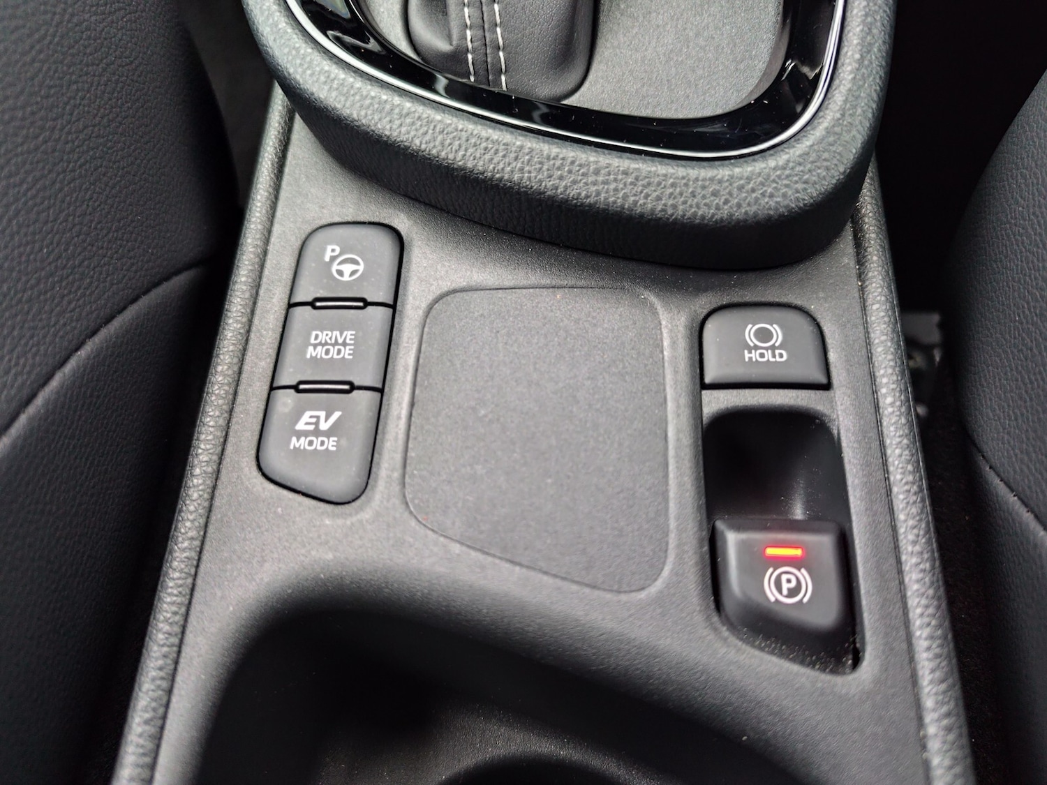 Used Toyota Yaris Cross 2024 for sale - 77413920: Photo 32