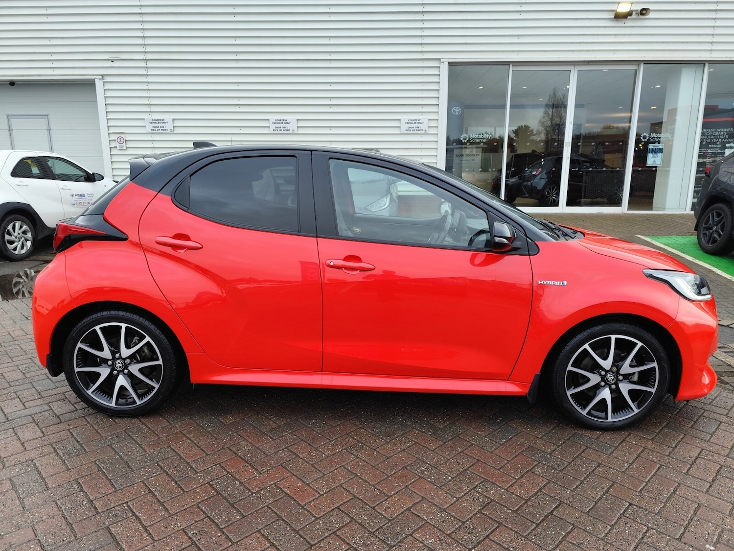 Used Toyota Yaris 2020 for sale - 76817920: Photo 2