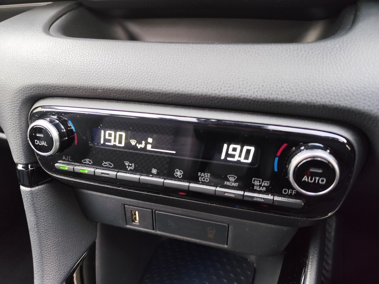 Used Toyota Yaris 2020 for sale - 76817920: Photo 25