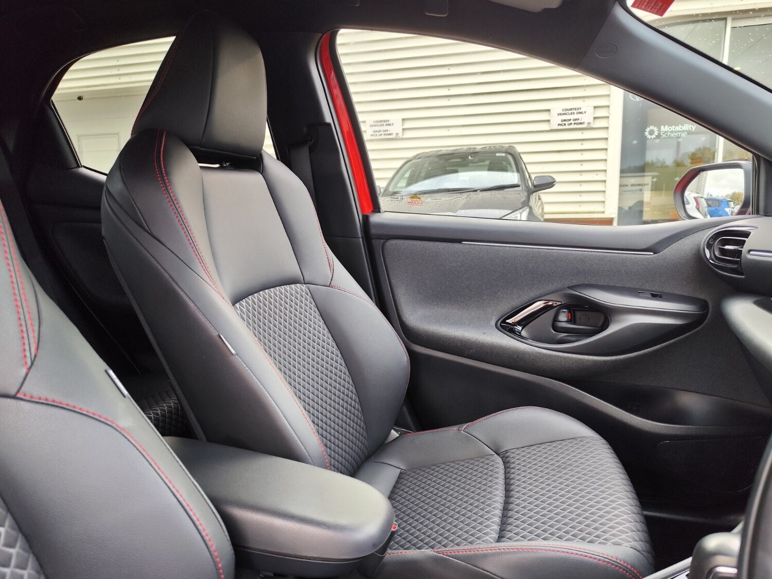 Used Toyota Yaris 2020 for sale - 76817920: Photo 29