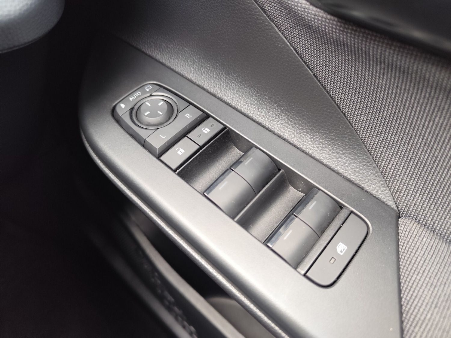 Used Toyota C-HR 2024 for sale - 76276208: Photo 21