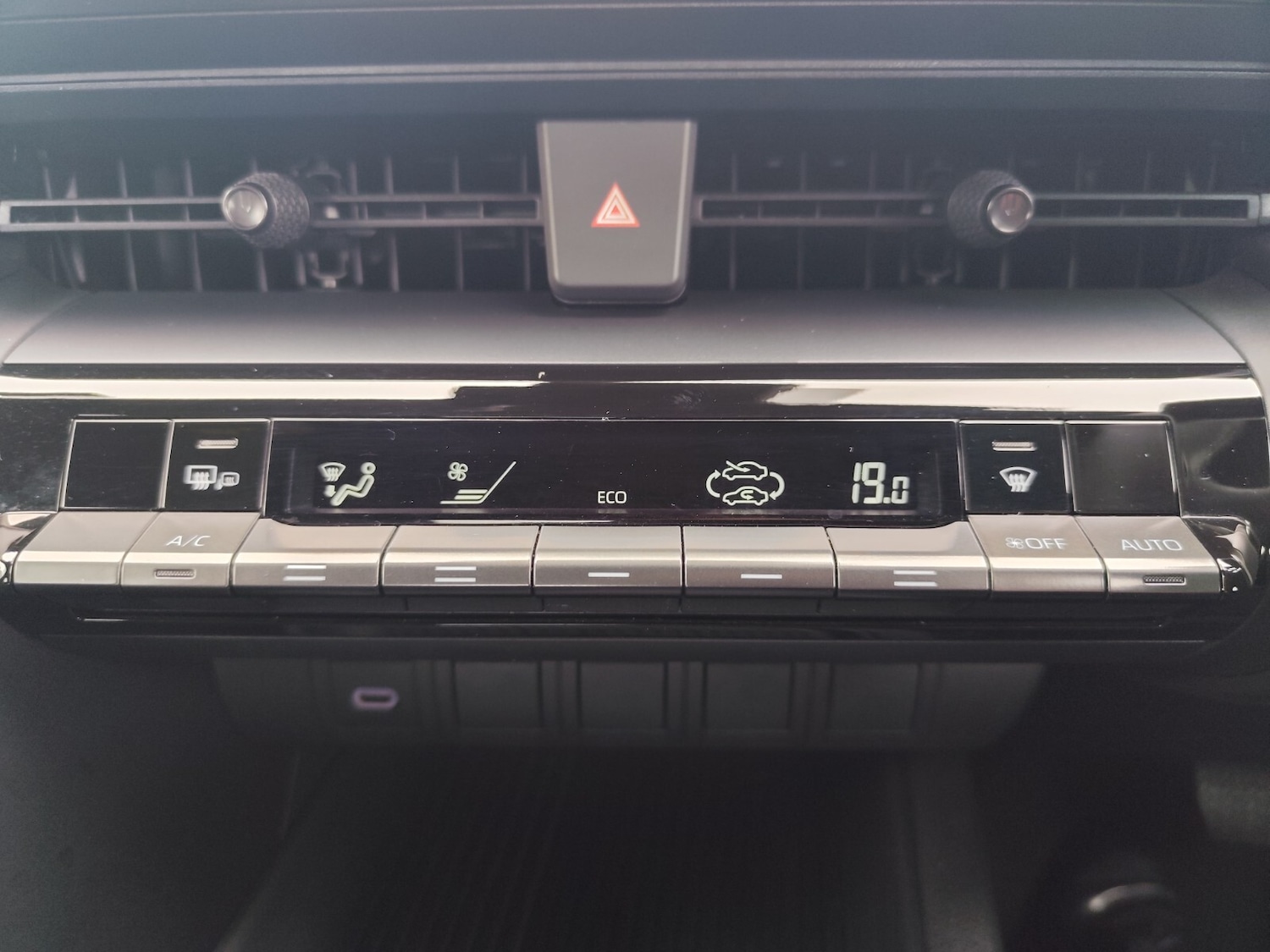 Used Toyota C-HR 2024 for sale - 76276208: Photo 27