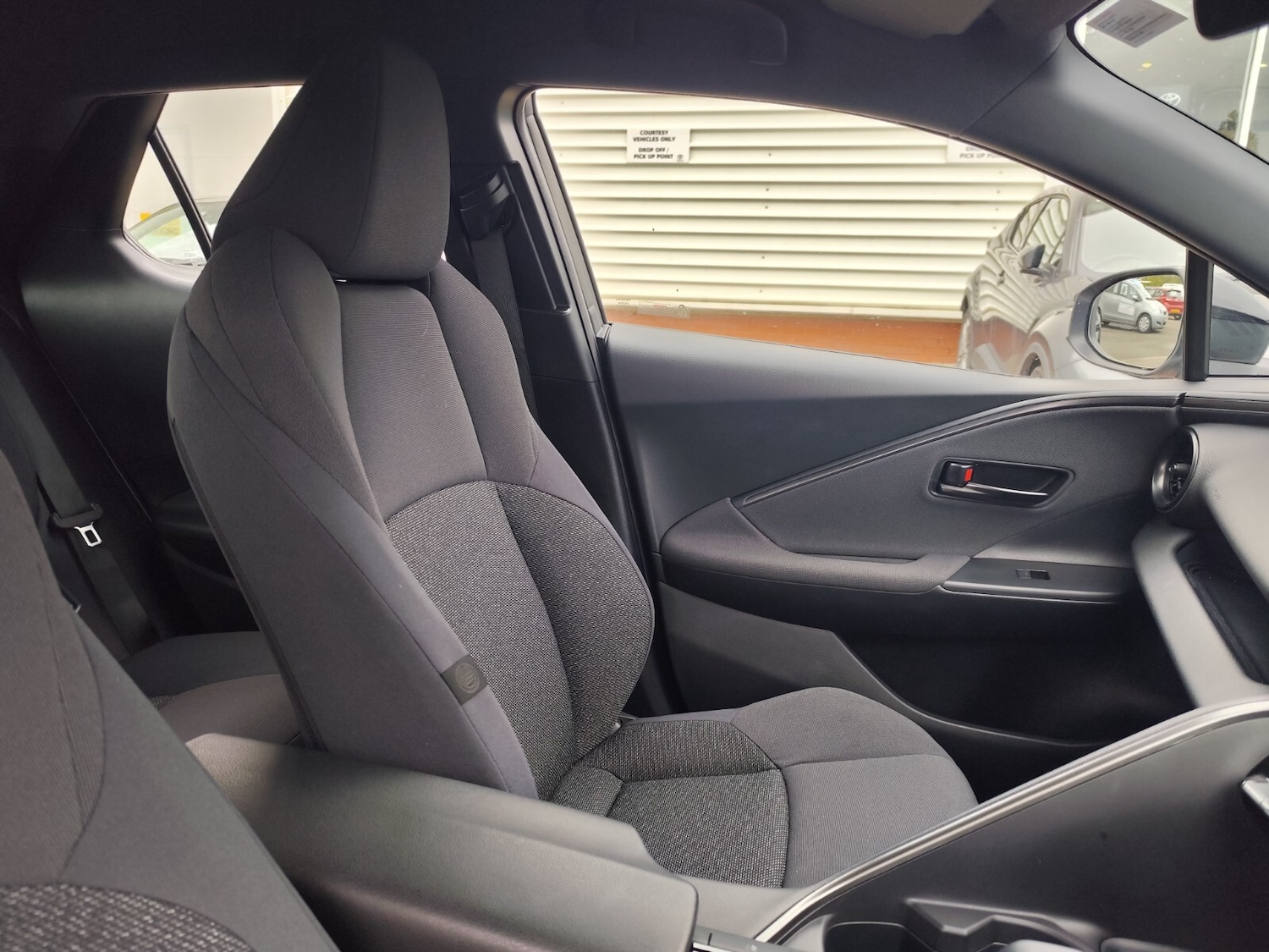 Used Toyota C-HR 2024 for sale - 76276208: Photo 30