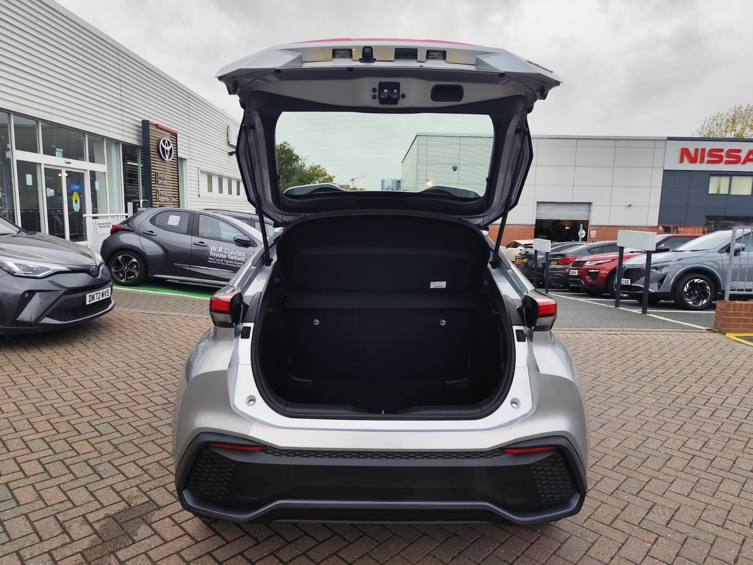 Used Toyota C-HR 2024 for sale - 76276208: Photo 5