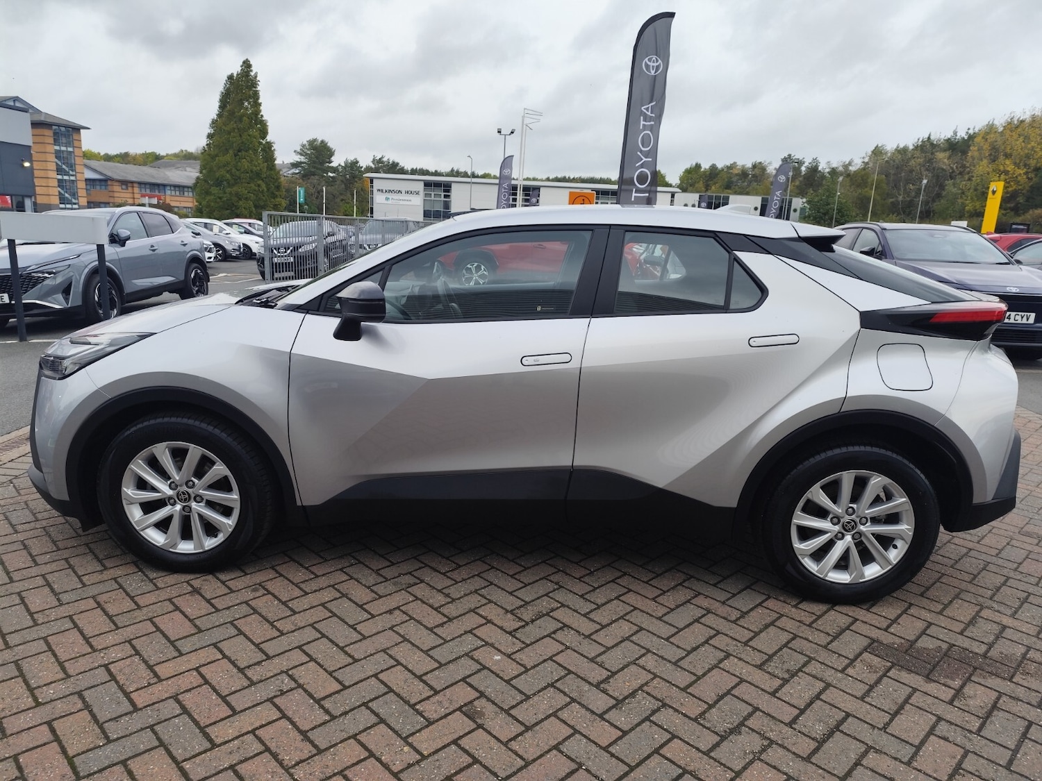 Used Toyota C-HR 2024 for sale - 76276208: Photo 8