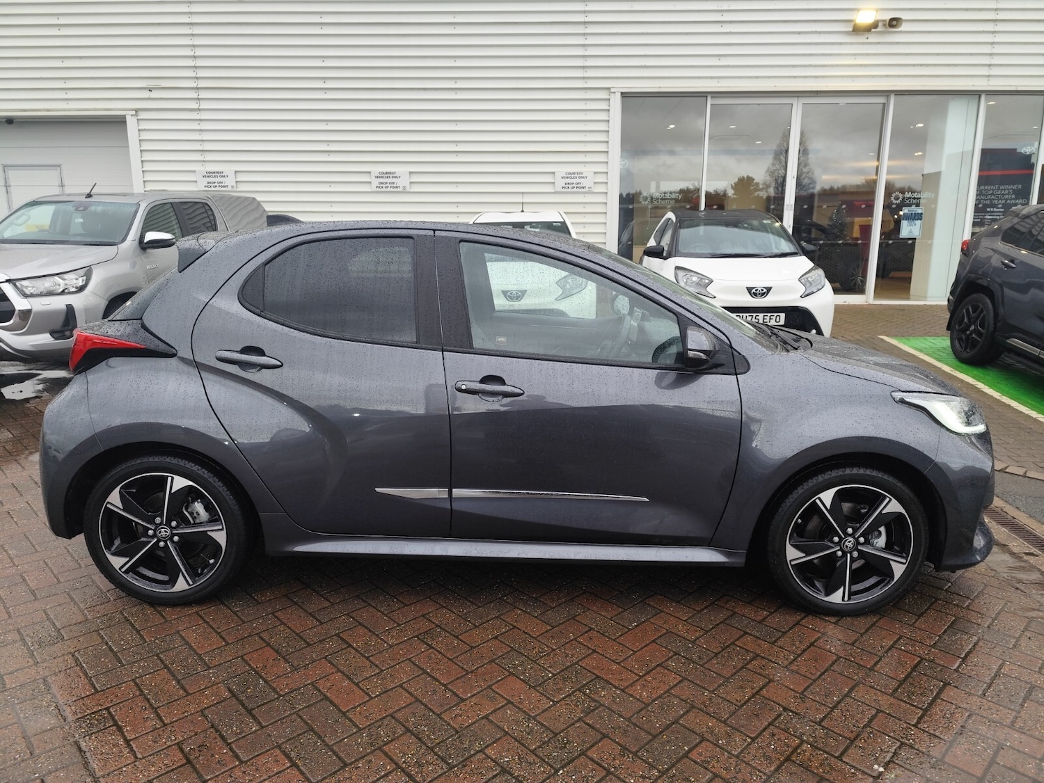 Used Toyota Yaris 2025 for sale - 76874420: Photo 2