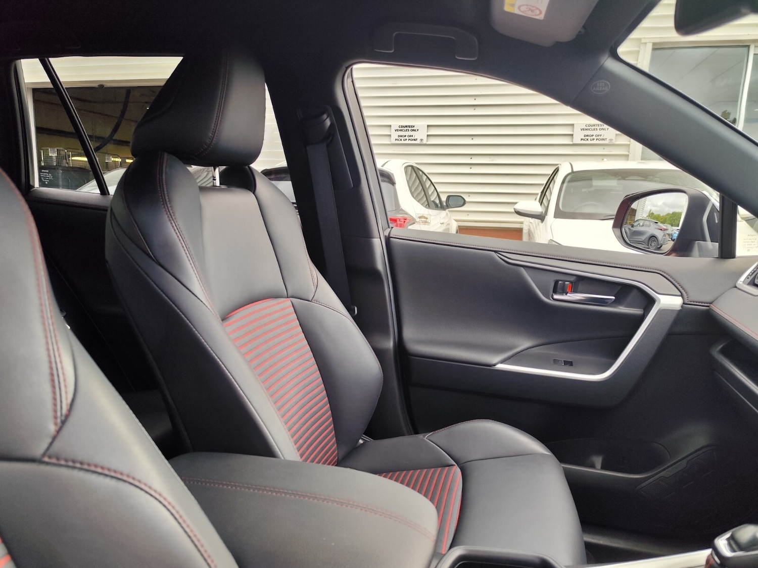 Used Toyota RAV4 2022 for sale - 76276545: Photo 31