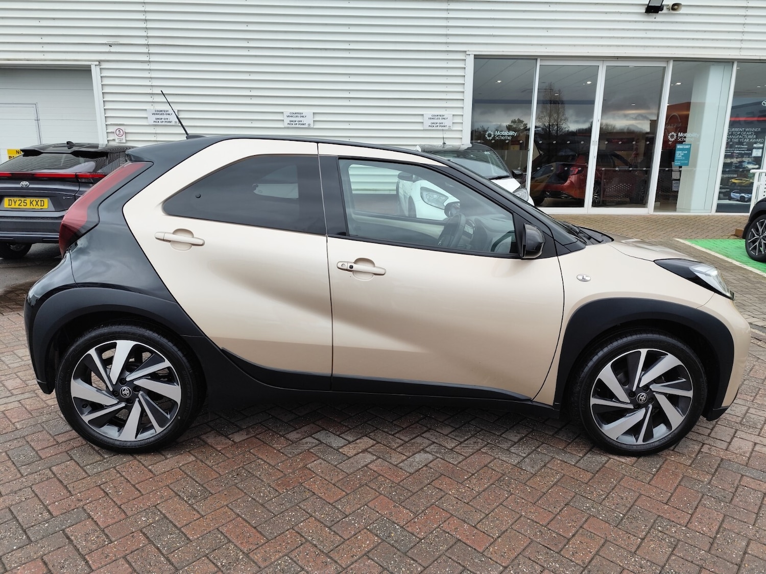 Used Toyota Aygo X 2023 for sale - 77492710: Photo 2