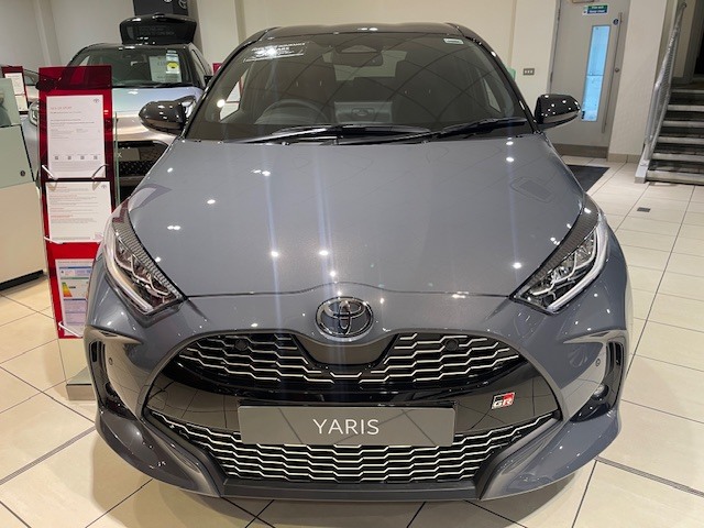 Used Toyota Yaris for sale - 76834797: Photo 2