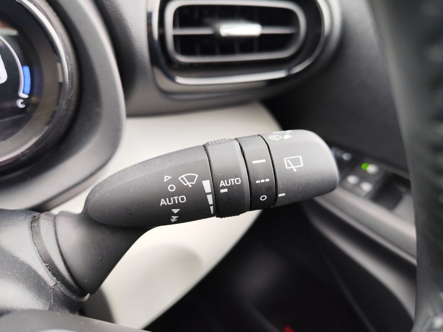 Used Toyota Yaris 2023 for sale - 77399305: Photo 20