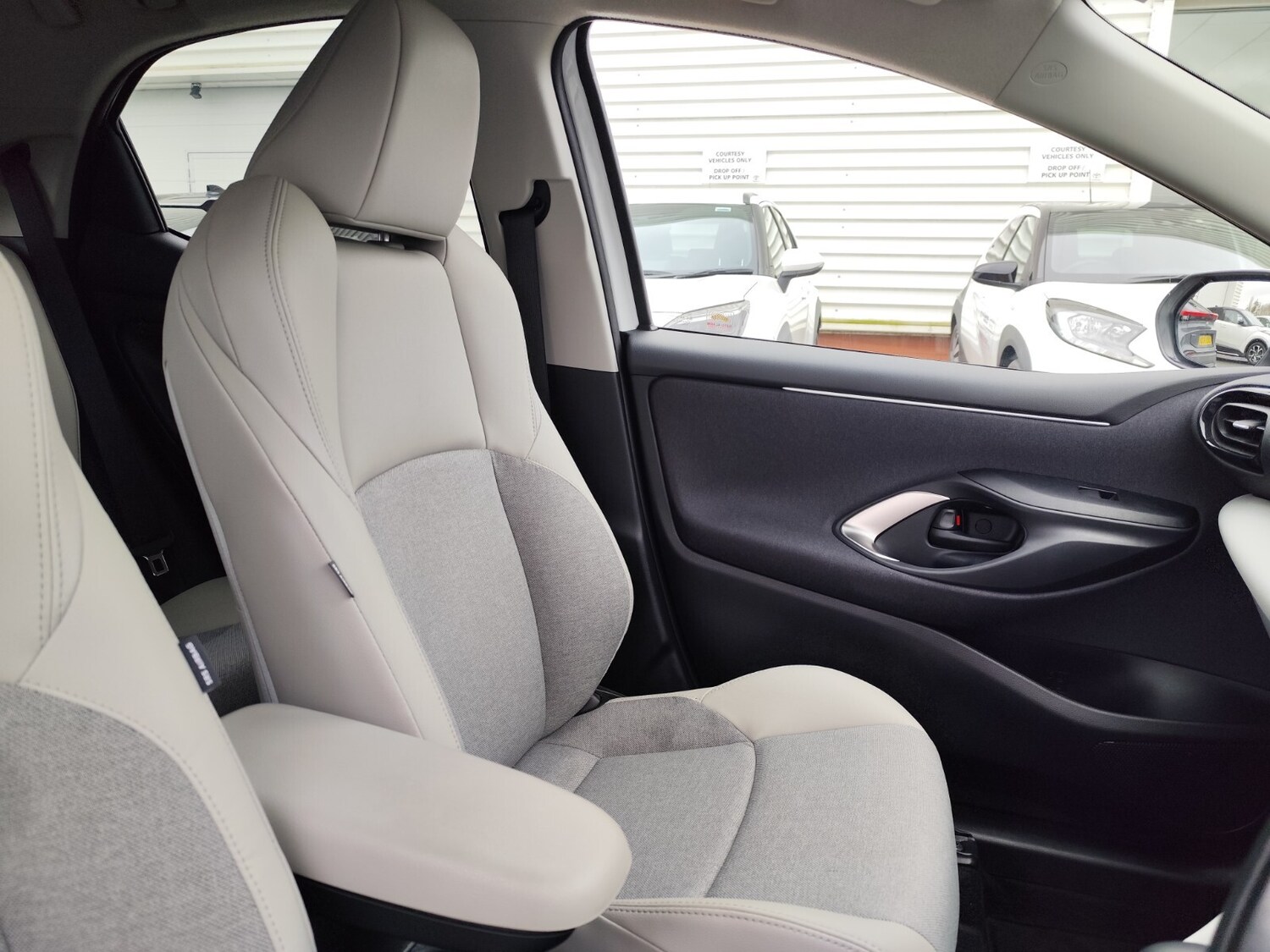 Used Toyota Yaris 2023 for sale - 77399305: Photo 30