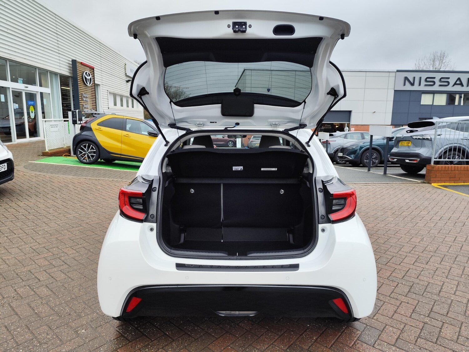 Used Toyota Yaris 2023 for sale - 77399305: Photo 5