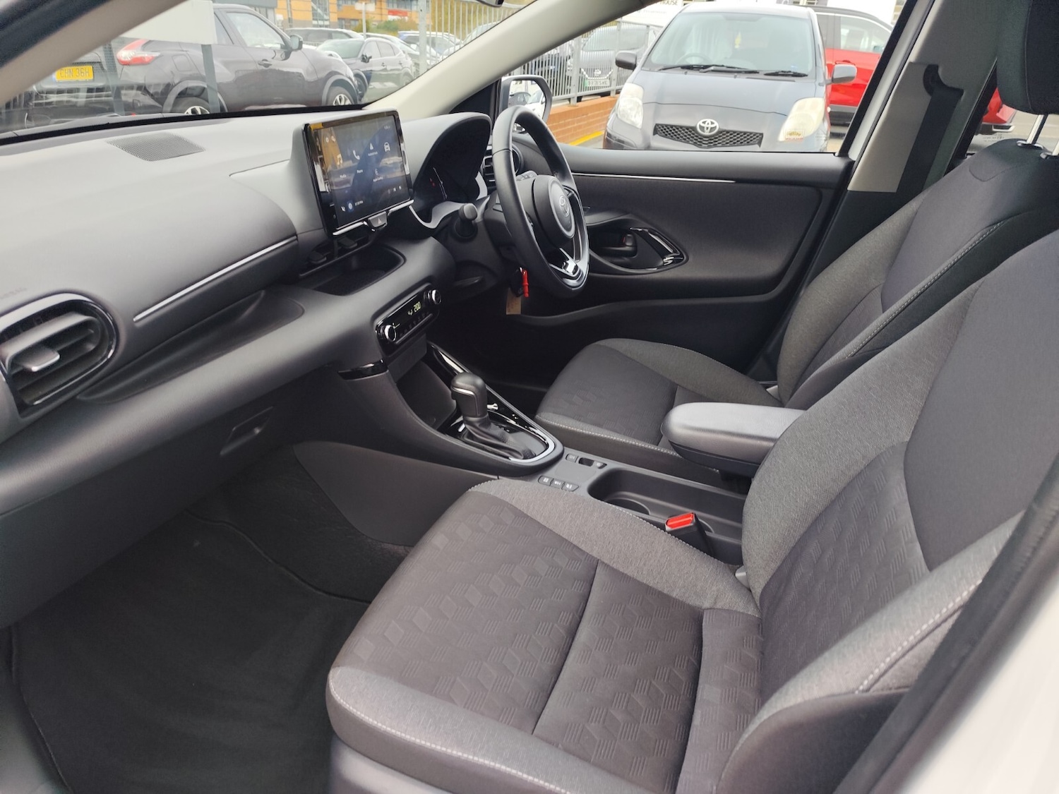 Used Toyota Yaris 2024 for sale - 76400671: Photo 11