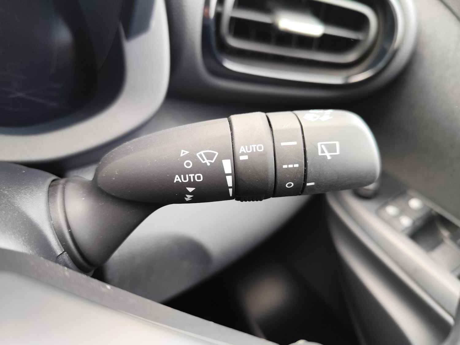 Used Toyota Yaris 2024 for sale - 76400671: Photo 18