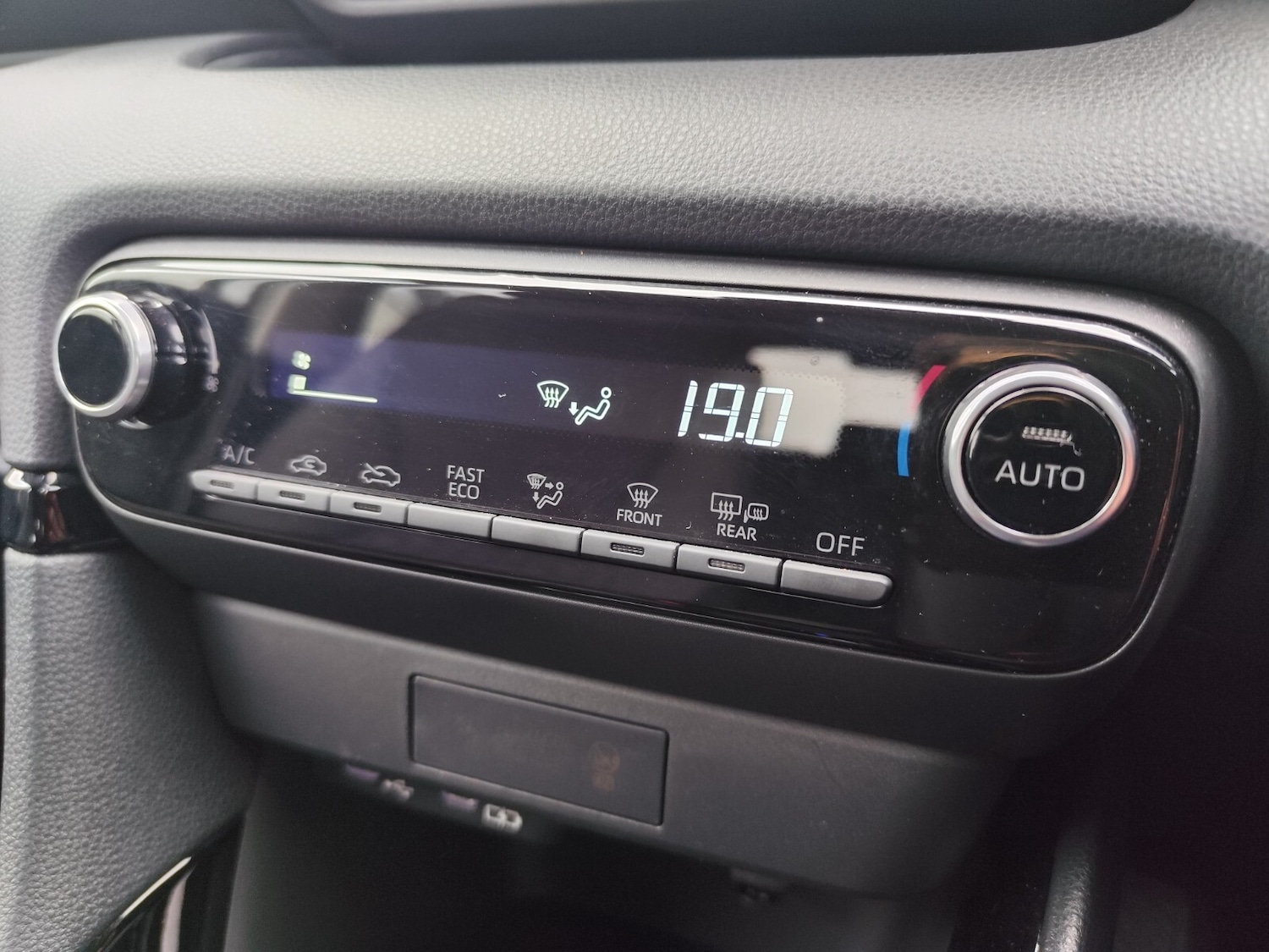 Used Toyota Yaris 2024 for sale - 76400671: Photo 27