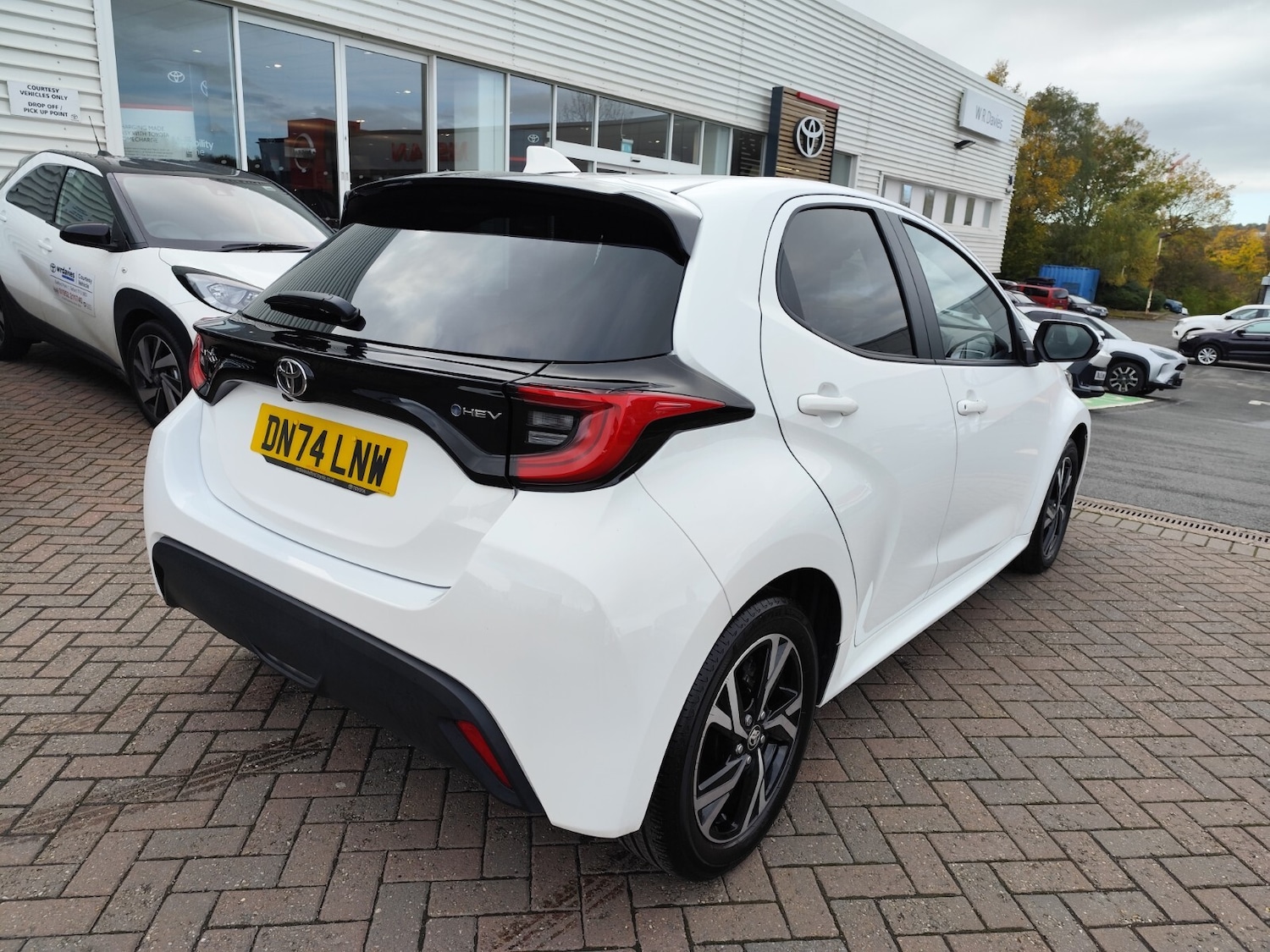 Used Toyota Yaris 2024 for sale - 76400671: Photo 3